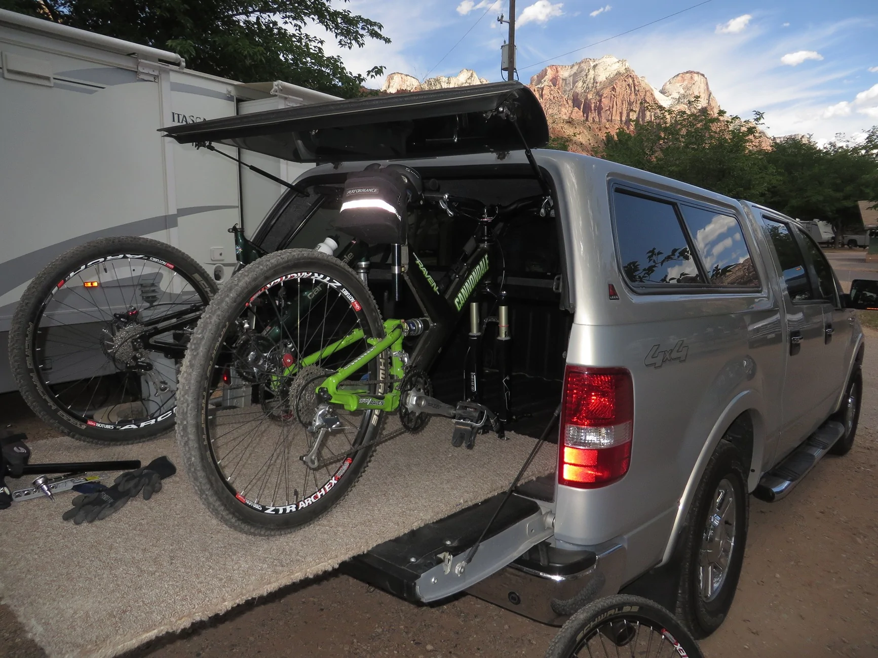 Ford Ranger All toppers are not created equal - Here's my Leer Truck_mounting_3