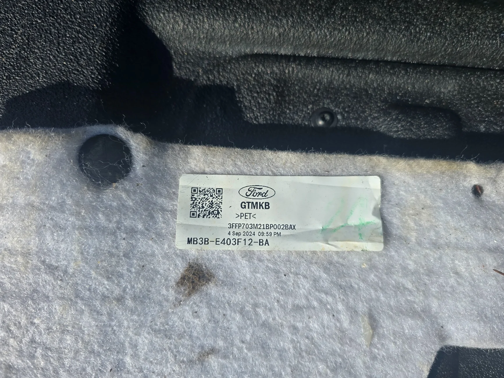 Ford Ranger White Item Between Cab and Truck Box 20250906_100213