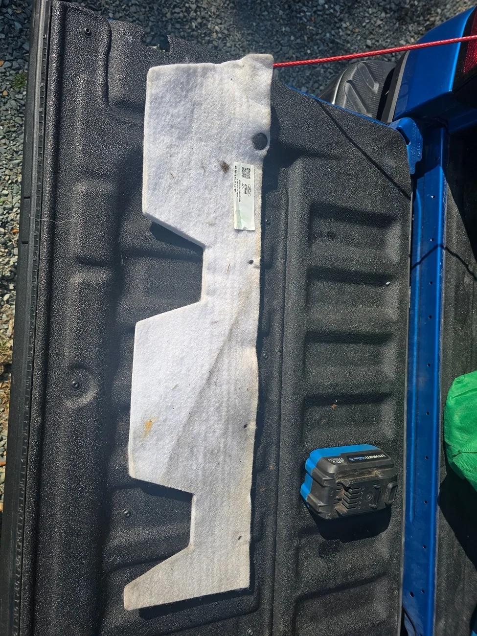 Ford Ranger White Item Between Cab and Truck Box 20250906_100210