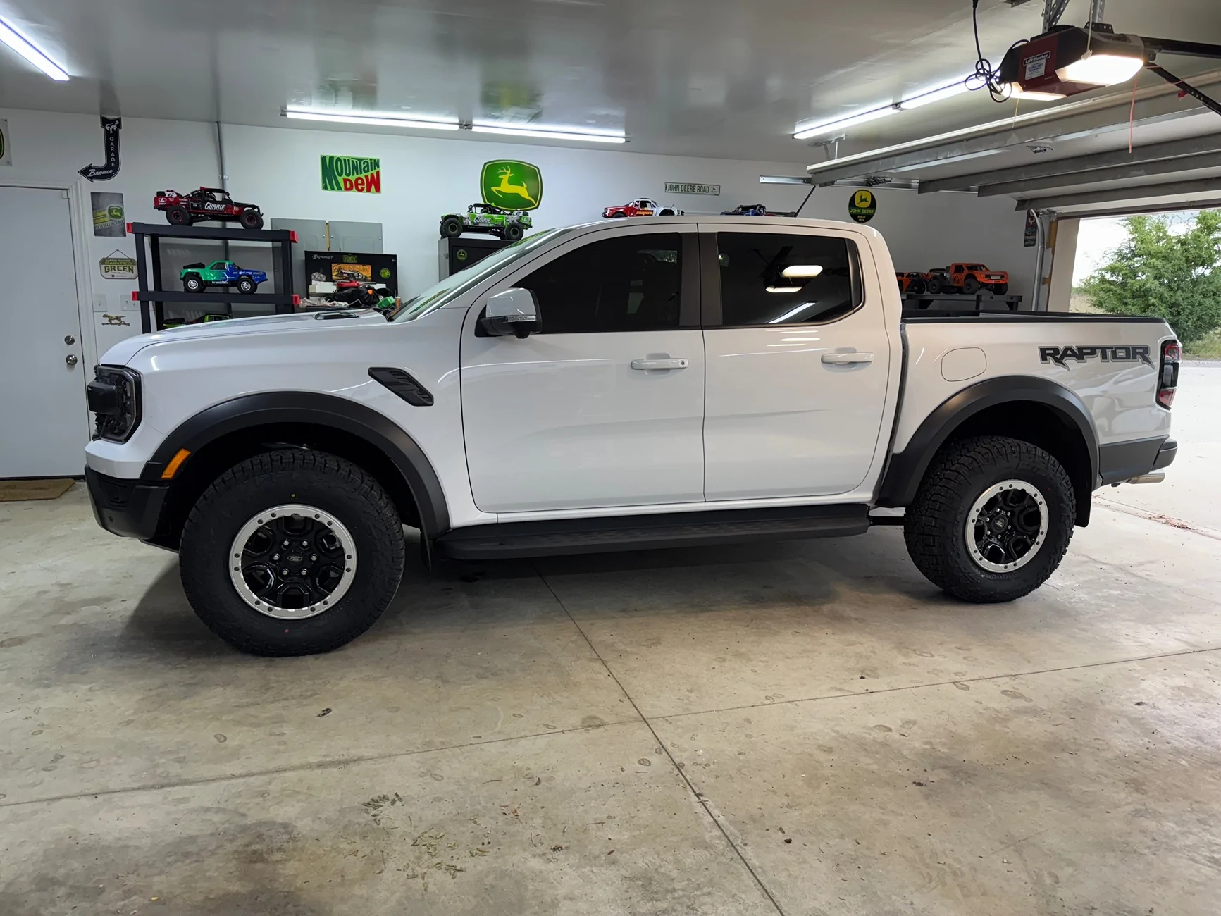 Ford Ranger 2025 AZ White Raptor: Icon 2.25" puck lift w/ Bronco Sasquatch 315/70 R17 tires and wheels. IMG_4349