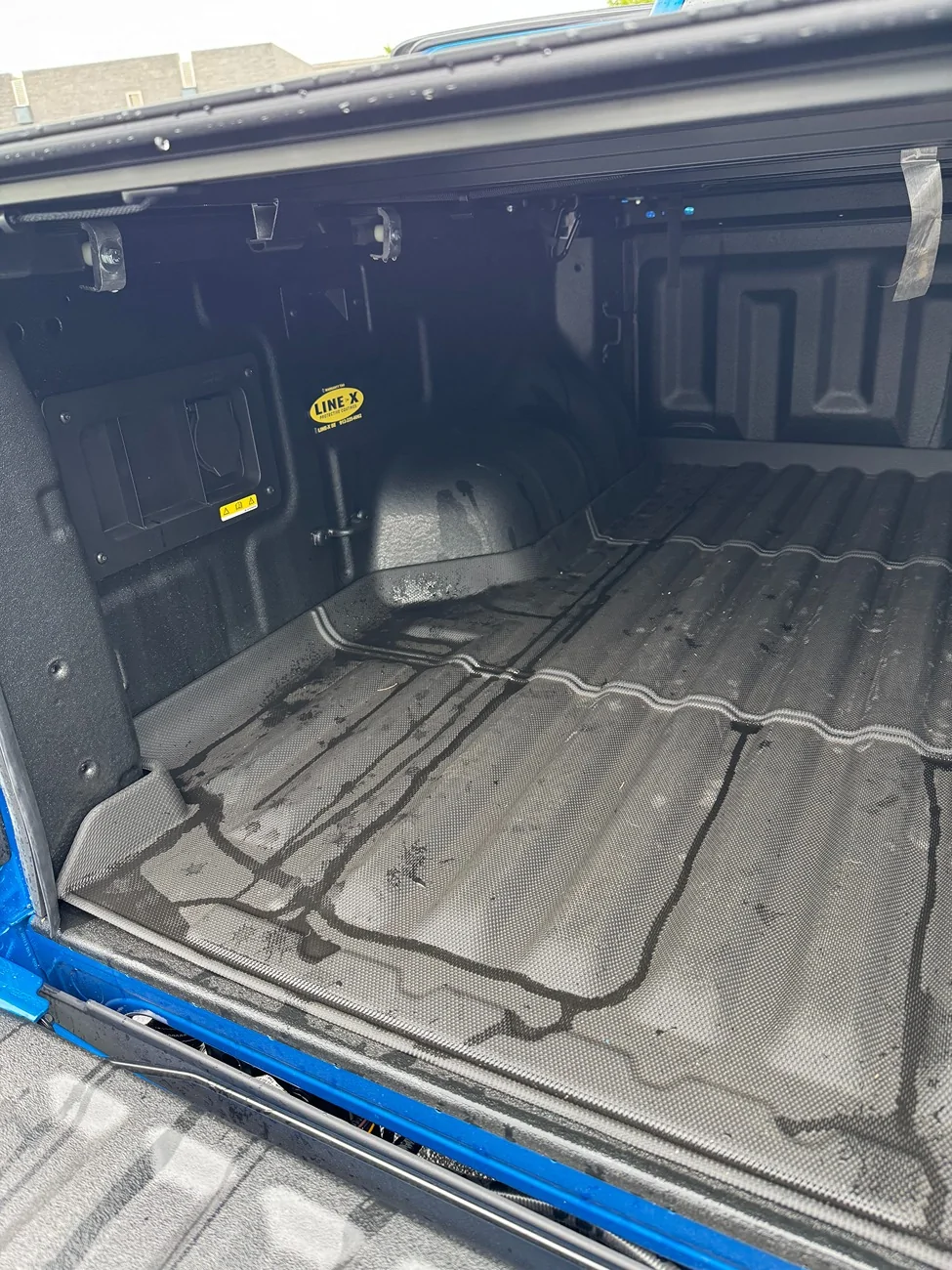 Ford Ranger Leaking Lomax Trifold on Ranger Raptor IMG_7652