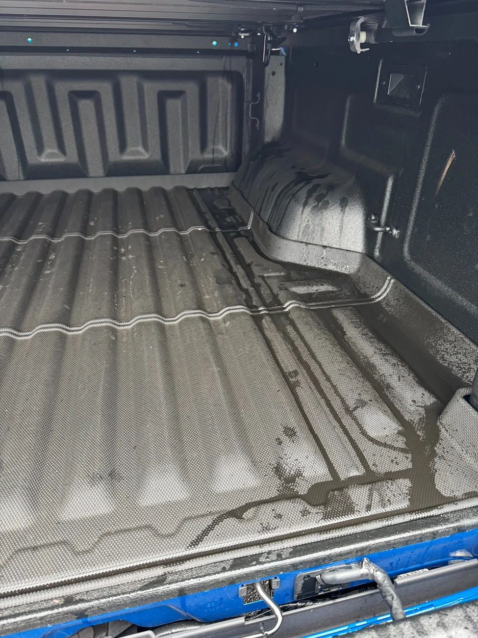Ford Ranger Leaking Lomax Trifold on Ranger Raptor IMG_7651