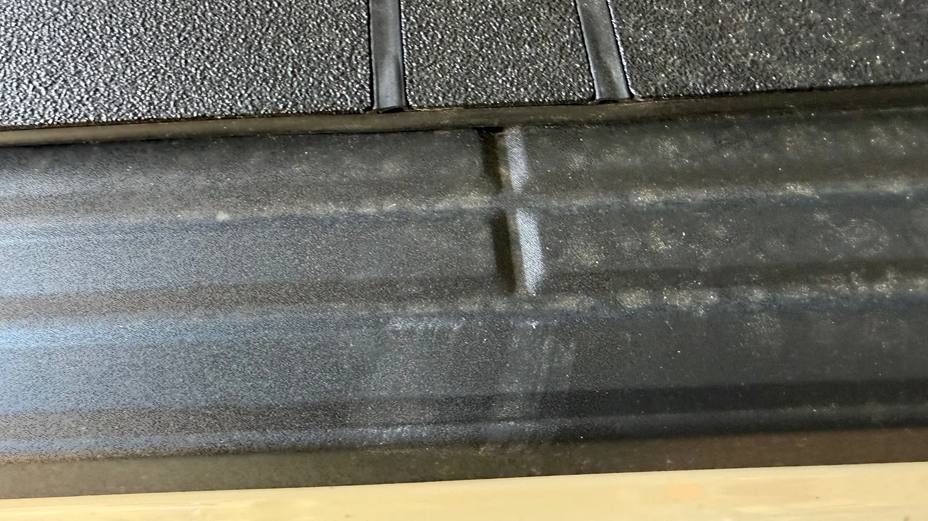Ford Ranger Leaking Lomax Trifold on Ranger Raptor IMG_1026