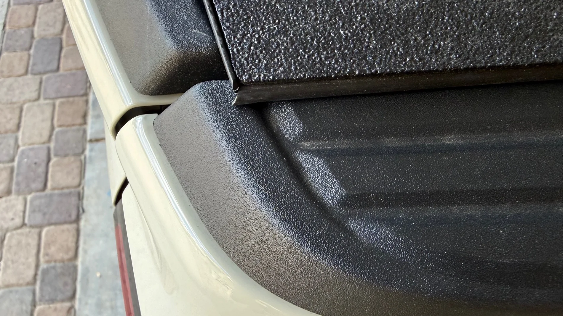 Ford Ranger Leaking Lomax Trifold on Ranger Raptor IMG_1027