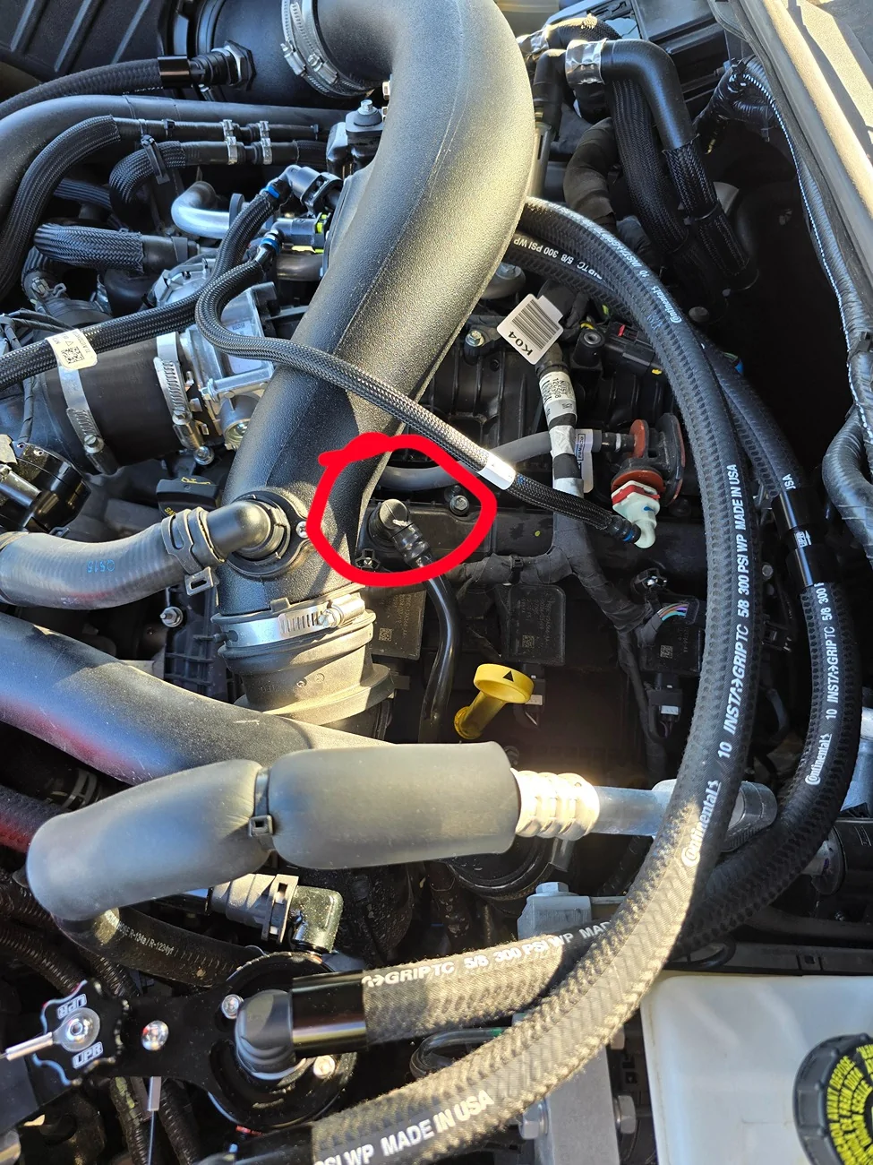 Ford Ranger What's the best way to take this hose off 1000028900