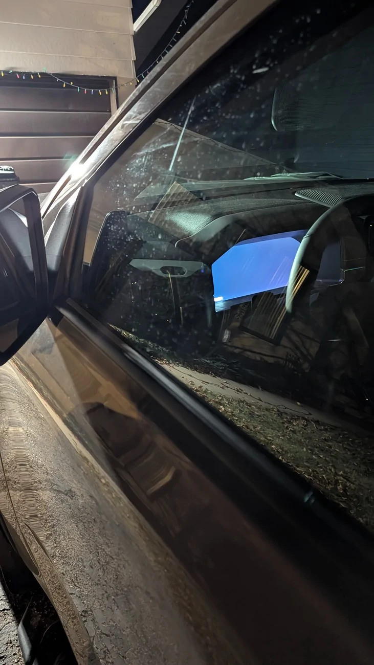 Ford Ranger Anyone know what's going on here? Gauge cluster screen randomly turns on PXL_20251014_025832617