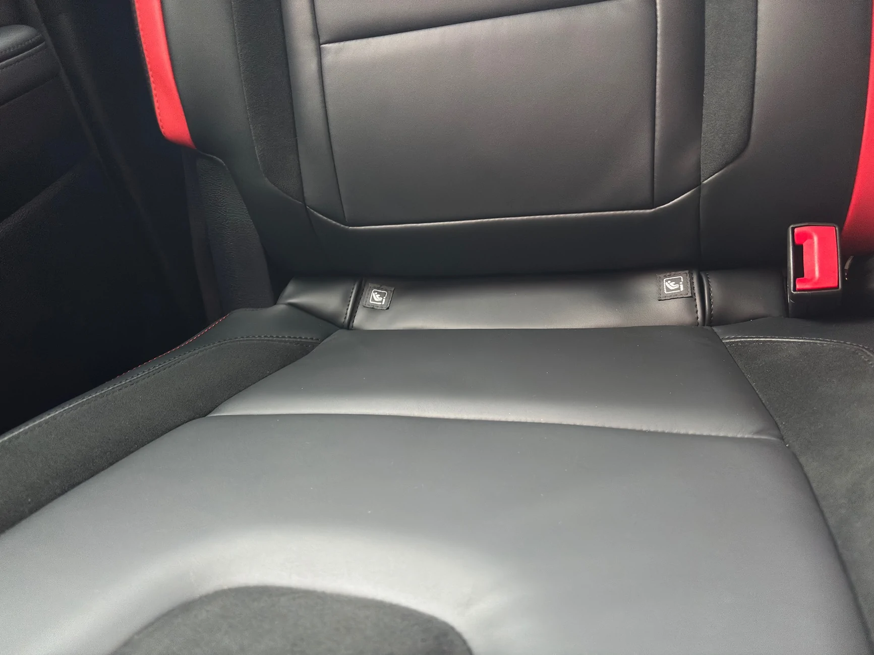 Ford Ranger Backseat gap between seat and backrest. IMG_8131
