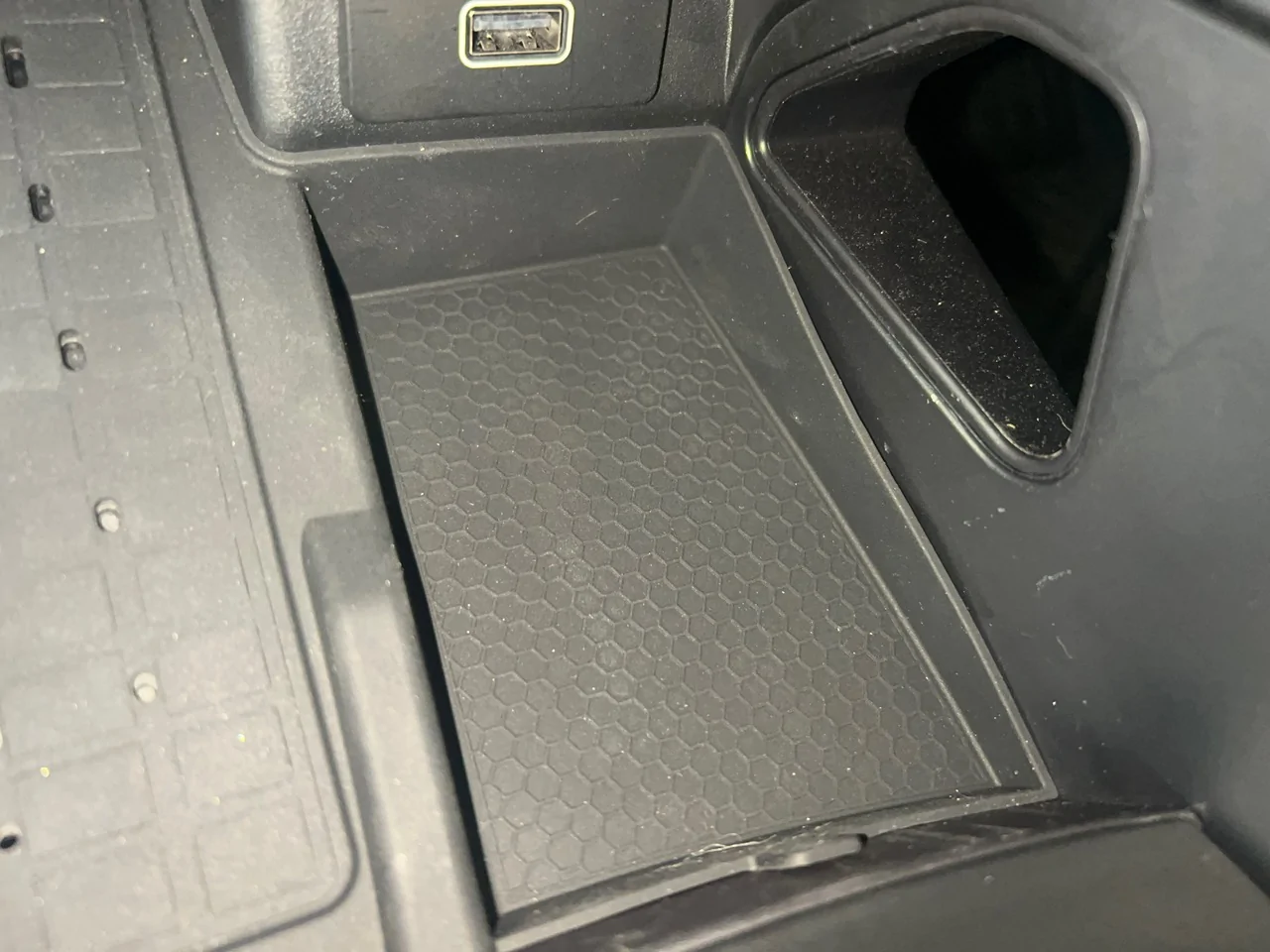 Ford Ranger 🎉 Muslogy 24+ Ranger Wireless Charging Mat Protector Giveaway! 🎉 {filename}