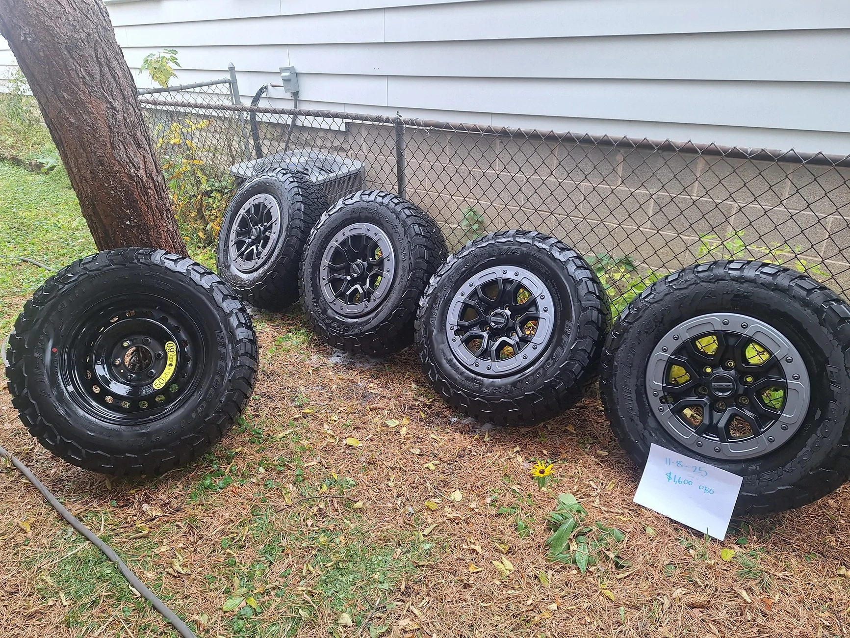 Ford Ranger 2024 ranger raptor beadlock wheels and spare with tires 20251108_130138