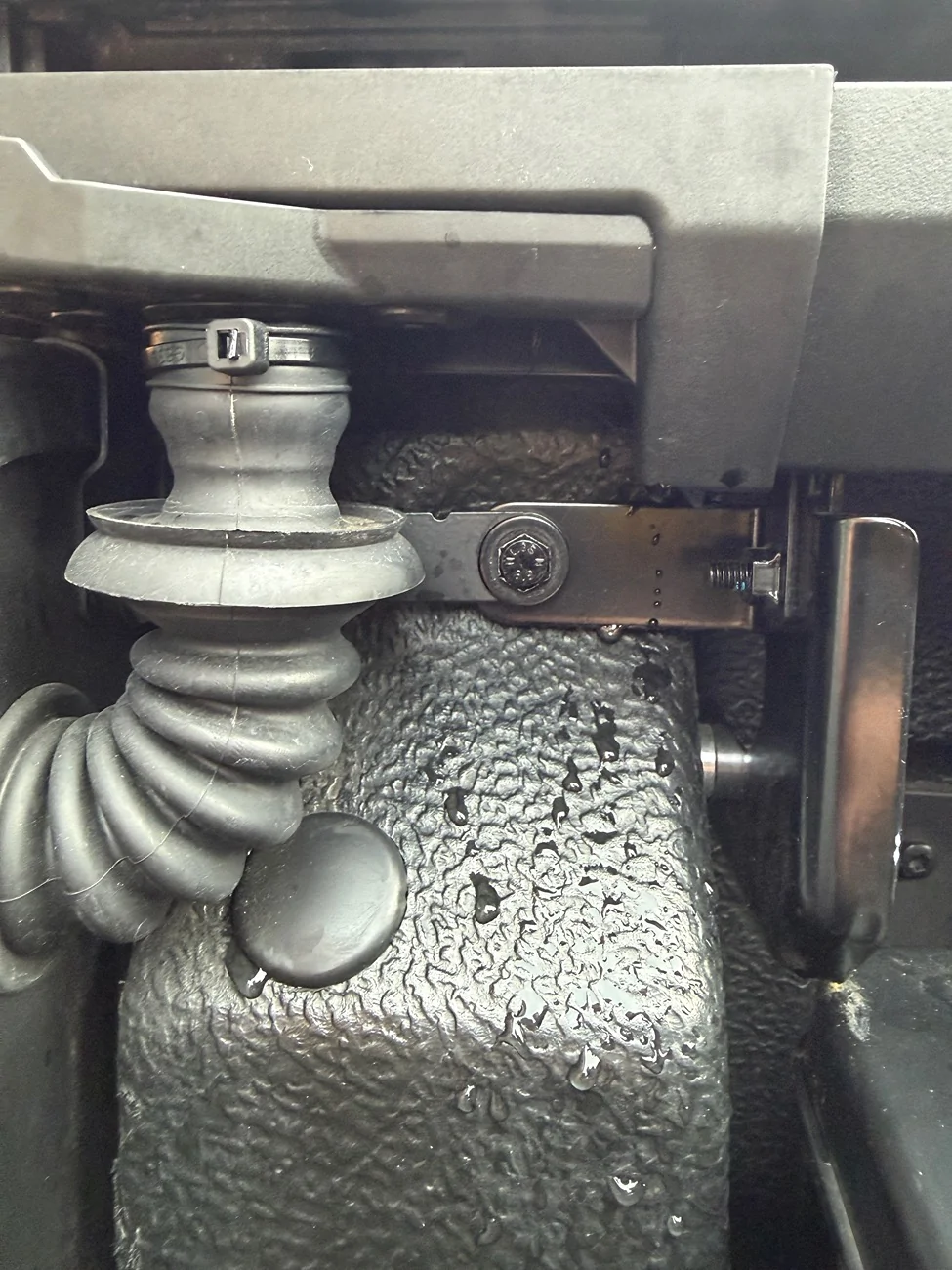 Ford Ranger Experiences of EGR Rolltrac bed cover IMG_0028
