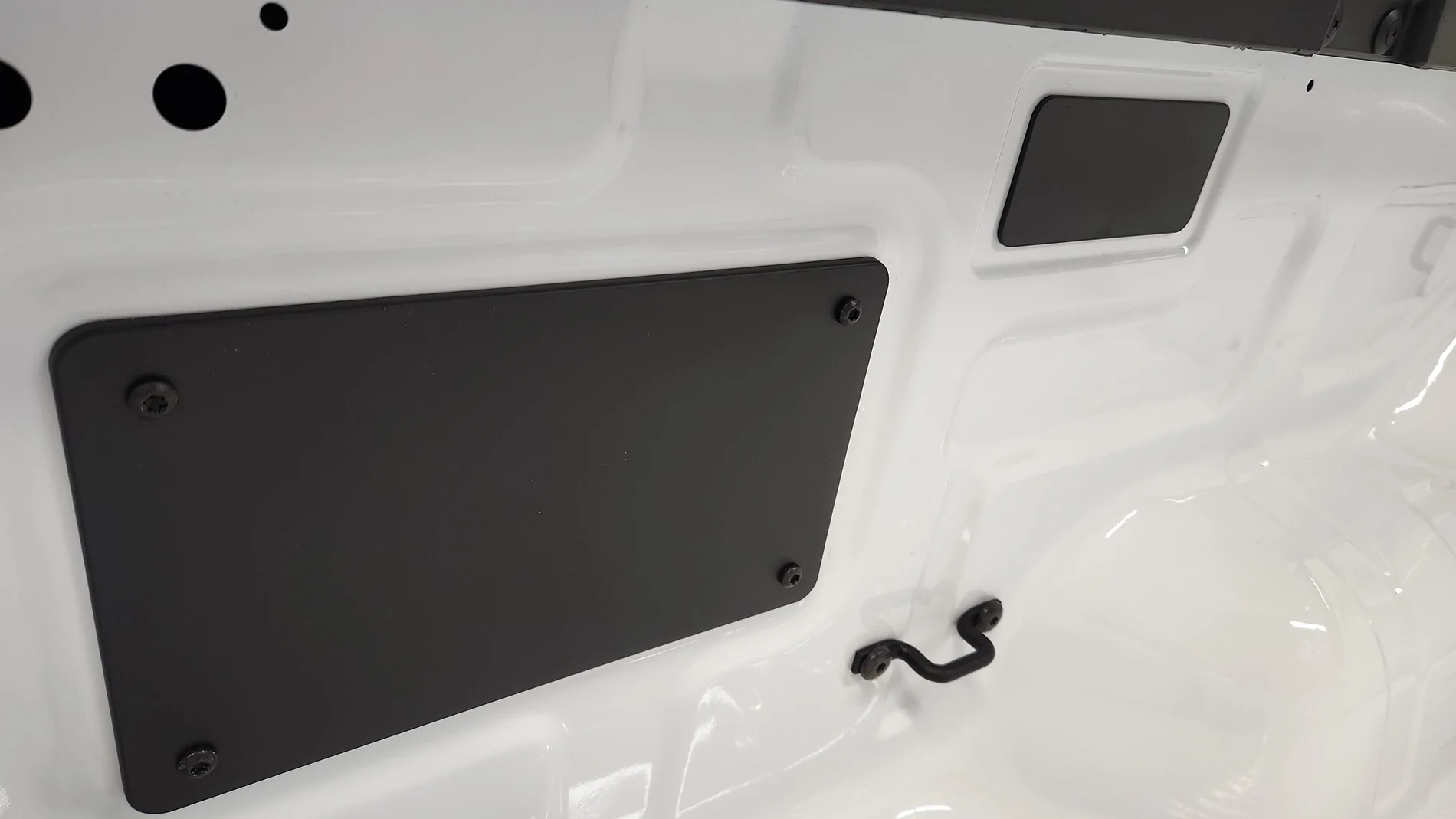 Ford Ranger 2025 RR Missing 12v Outlet in Bed Bed power panel blank