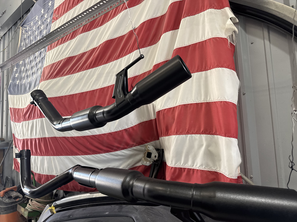 Ford Ranger Exterior mods: painted exhaust, tow hooks, calipers + rhino lined lower grill and skid plate FZSC6992-XL