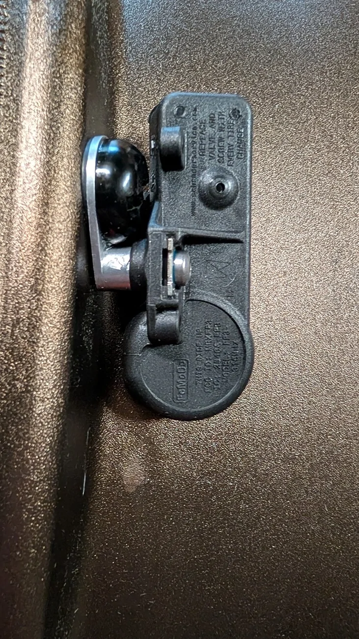 Ford Ranger ApexdesignsUSA RPV valve TPMS adapter bracket-modified PXL_20251201_163922471.MP