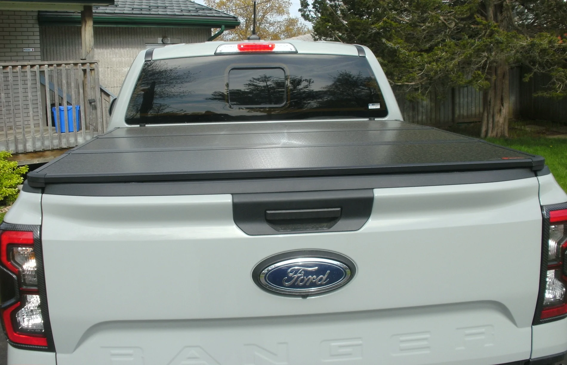 Tonneau cover tailgate.webp