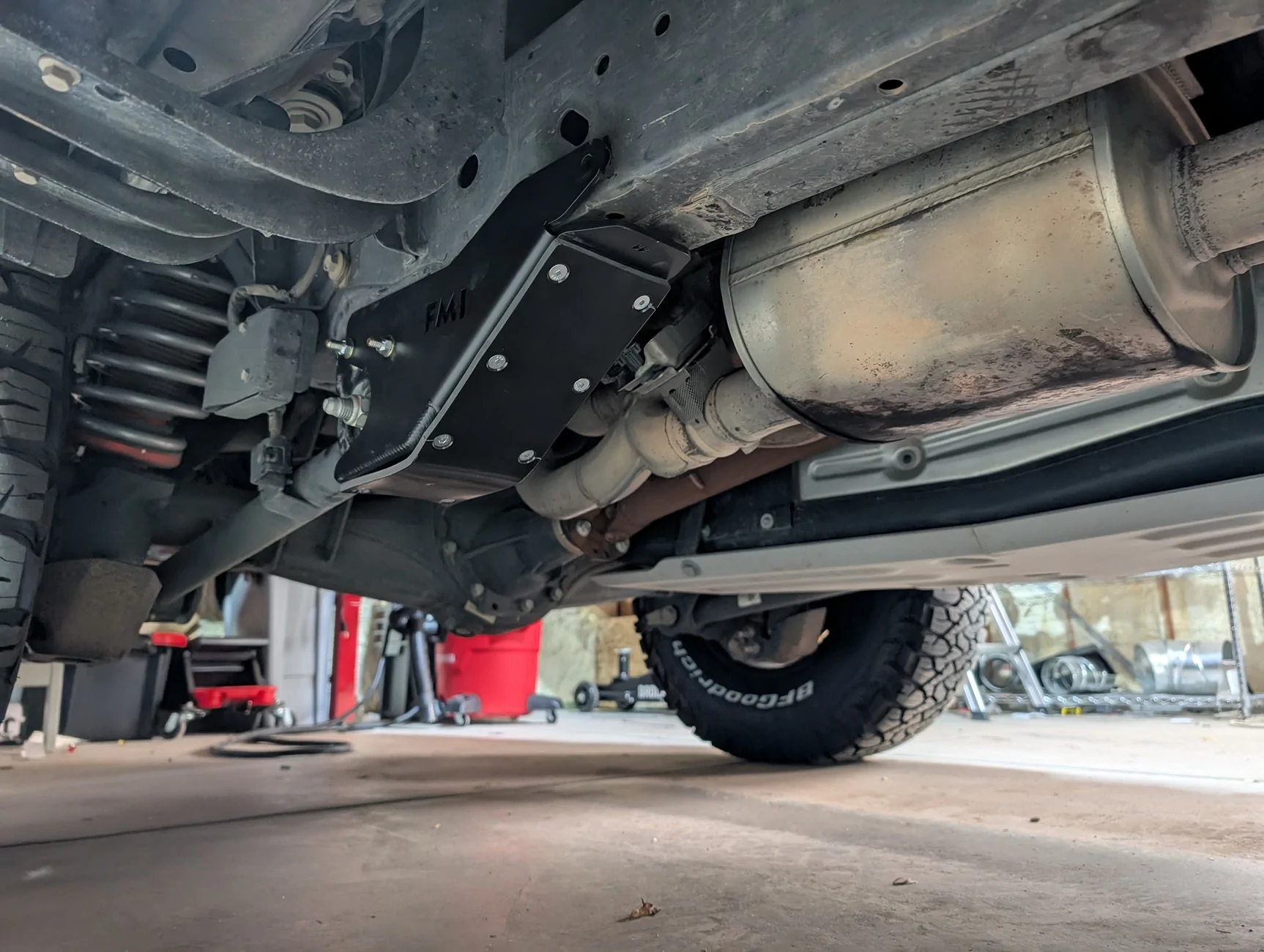 rear_arm_passenger.webp