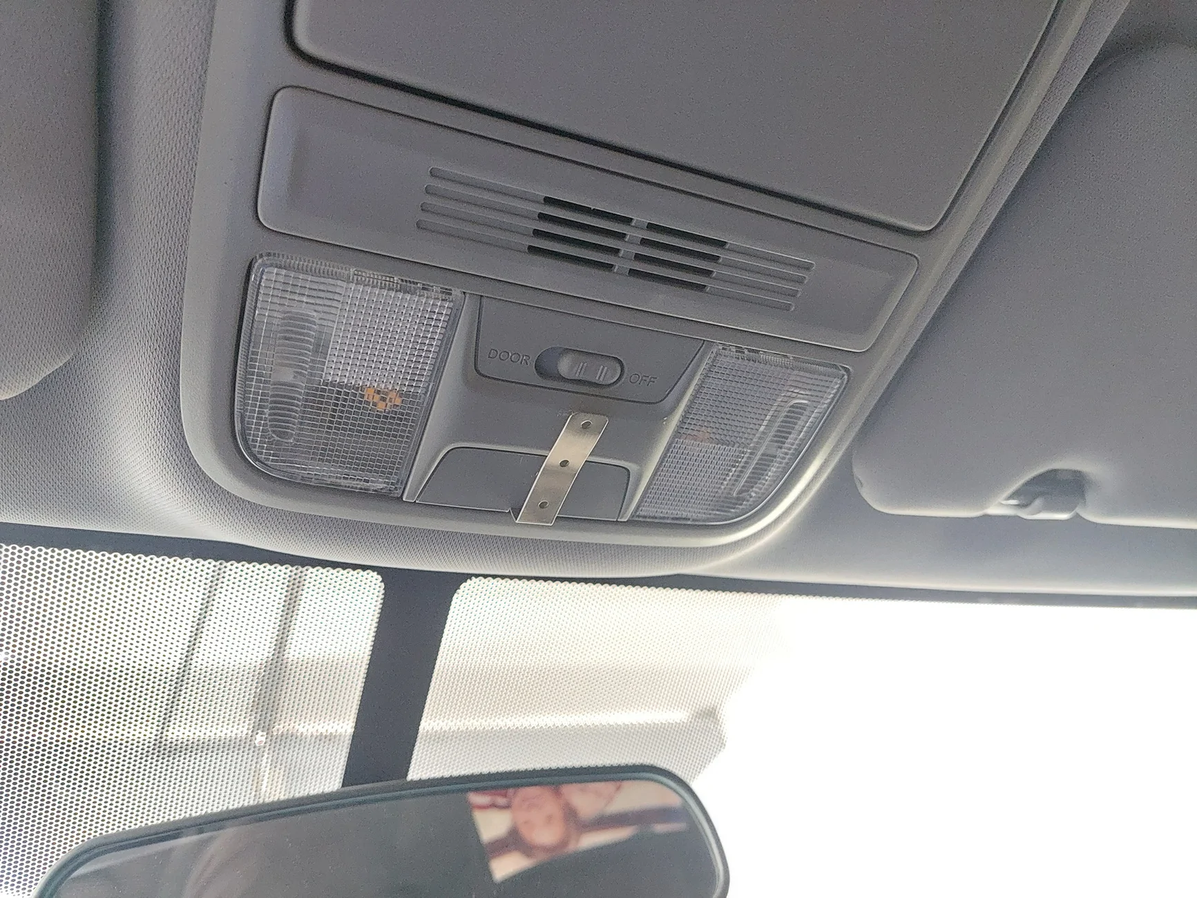 Ford Ranger Replace rearview mirror dashcam with homelink buttons and a rear camera 2025-12-1410.17.175486865773886436825