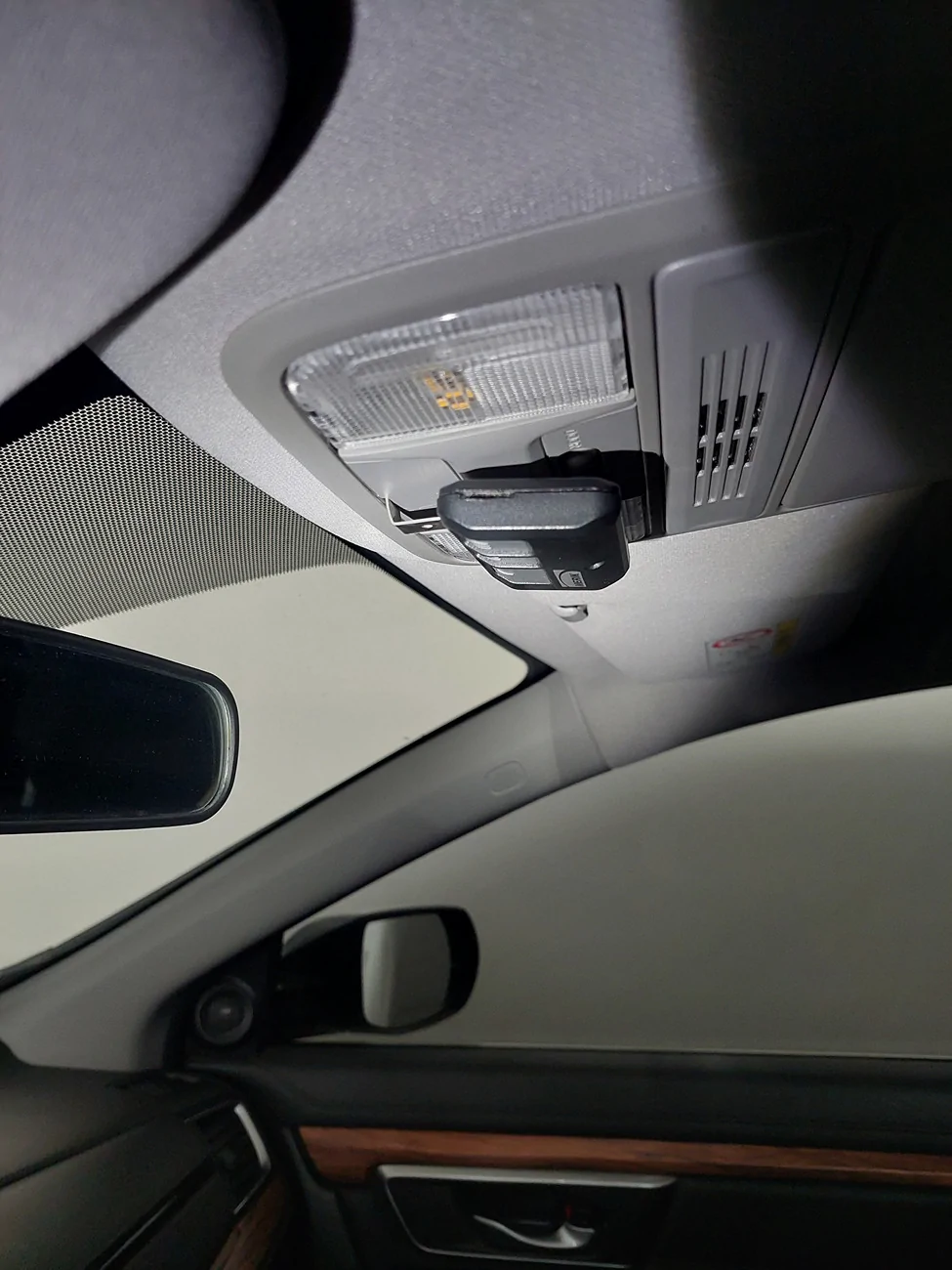 Ford Ranger Replace rearview mirror dashcam with homelink buttons and a rear camera 2025-12-1410.19.295525329185319847011