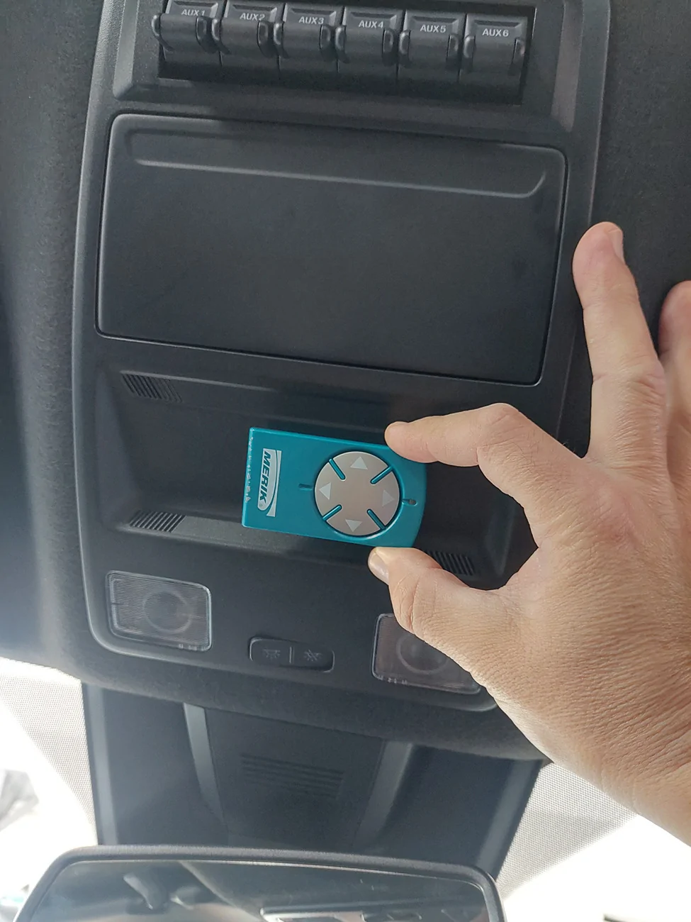 Ford Ranger Replace rearview mirror dashcam with homelink buttons and a rear camera 2025-12-1410.20.482166776822359599655