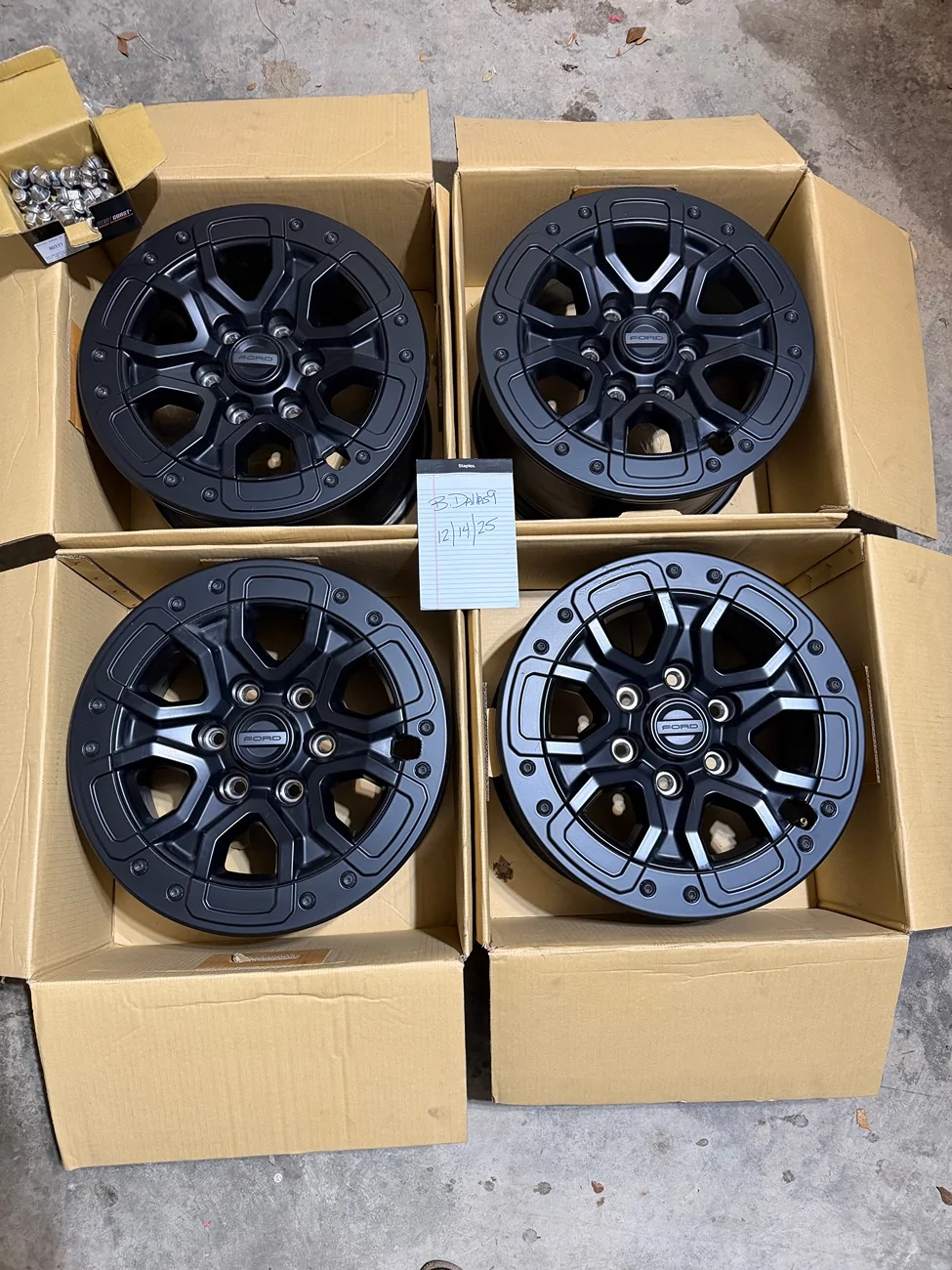 Ford Ranger Ford Ranger Raptor 17" Wheel set (Bead lock) OEM like new tempImagePkaeN4