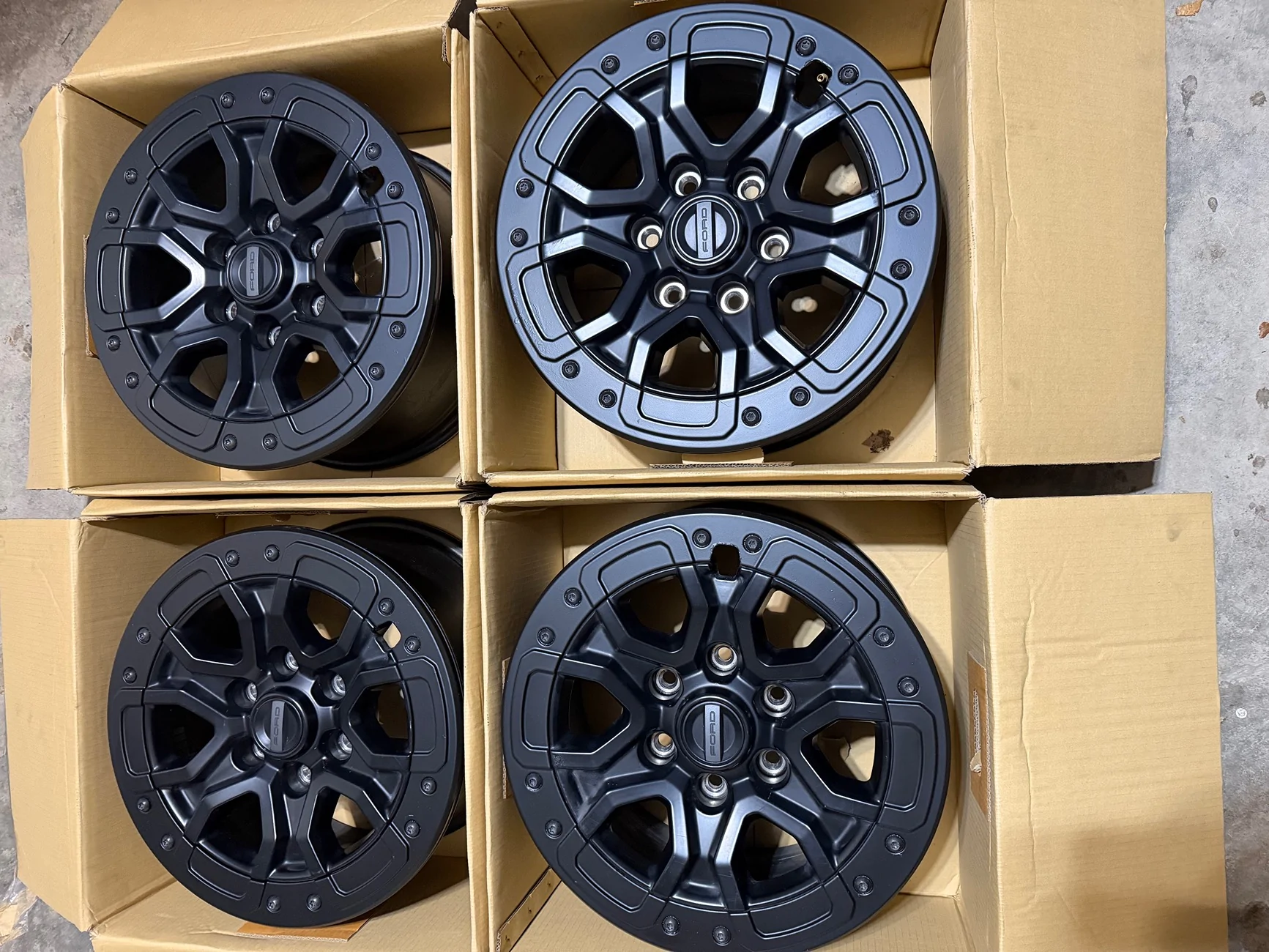 Ford Ranger Ford Ranger Raptor 17" Wheel set (Bead lock) OEM like new tempImageobdd8C