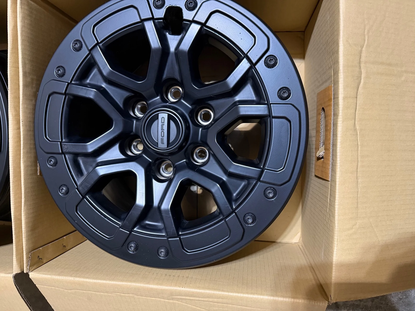 Ford Ranger Ford Ranger Raptor 17" Wheel set (Bead lock) OEM like new tempImagecKU0au