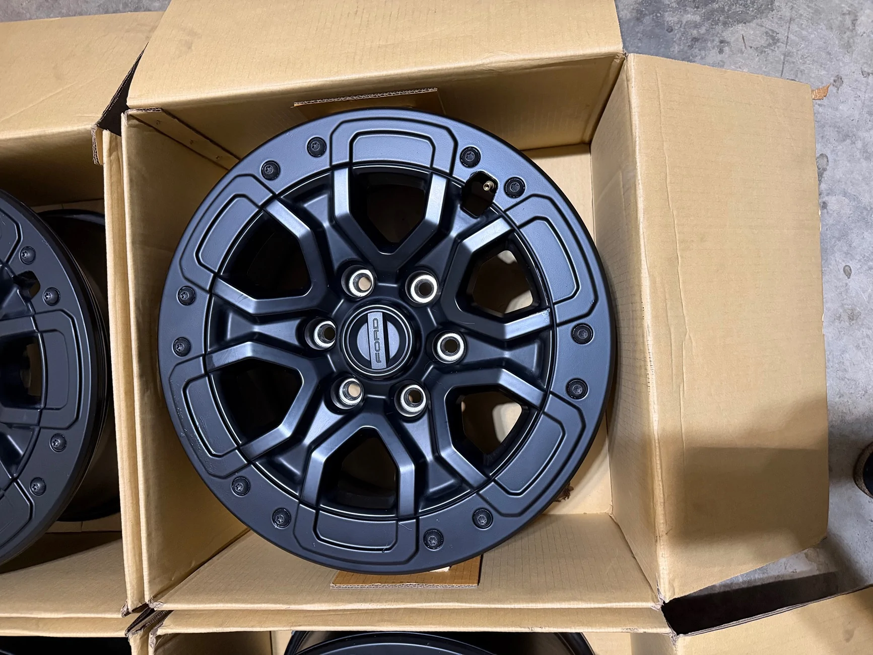 Ford Ranger Ford Ranger Raptor 17" Wheel set (Bead lock) OEM like new tempImageYoI6Yy