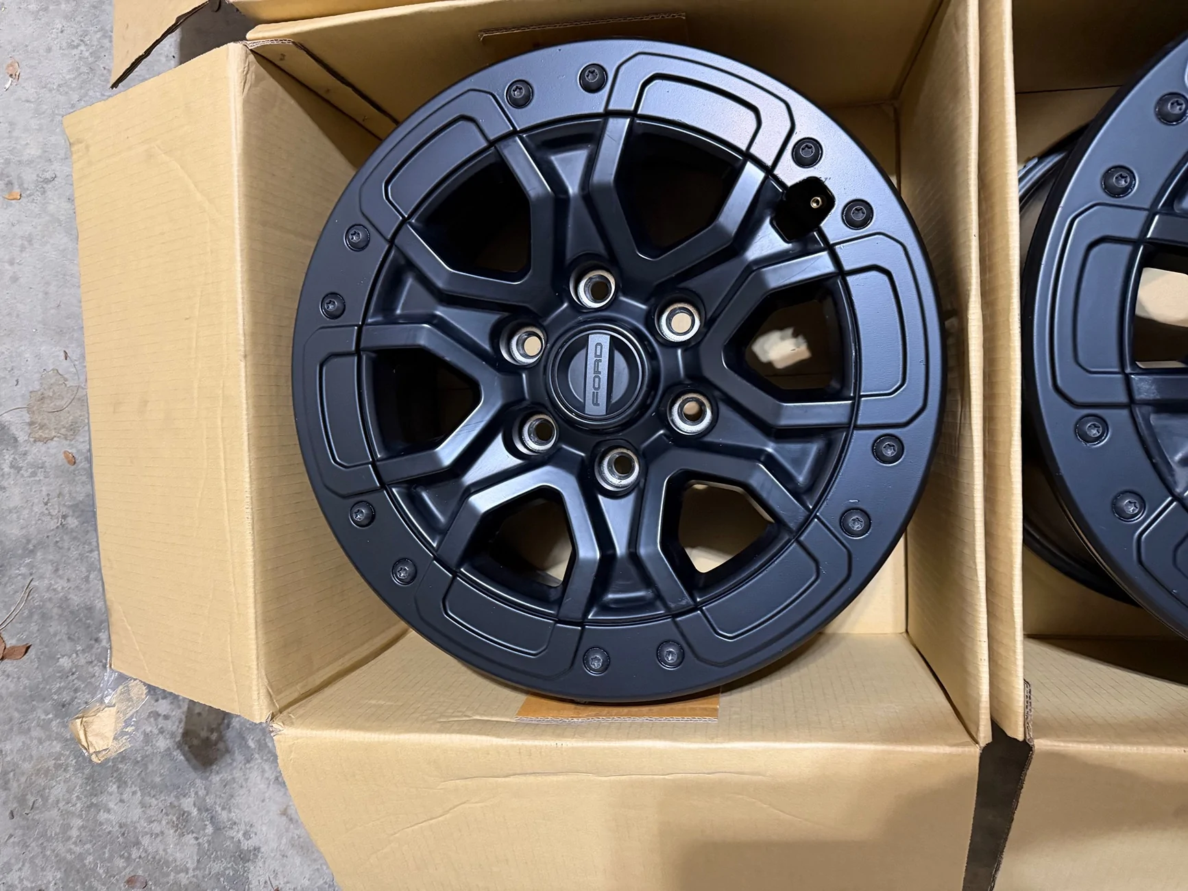 Ford Ranger Ford Ranger Raptor 17" Wheel set (Bead lock) OEM like new tempImage5L7OCS