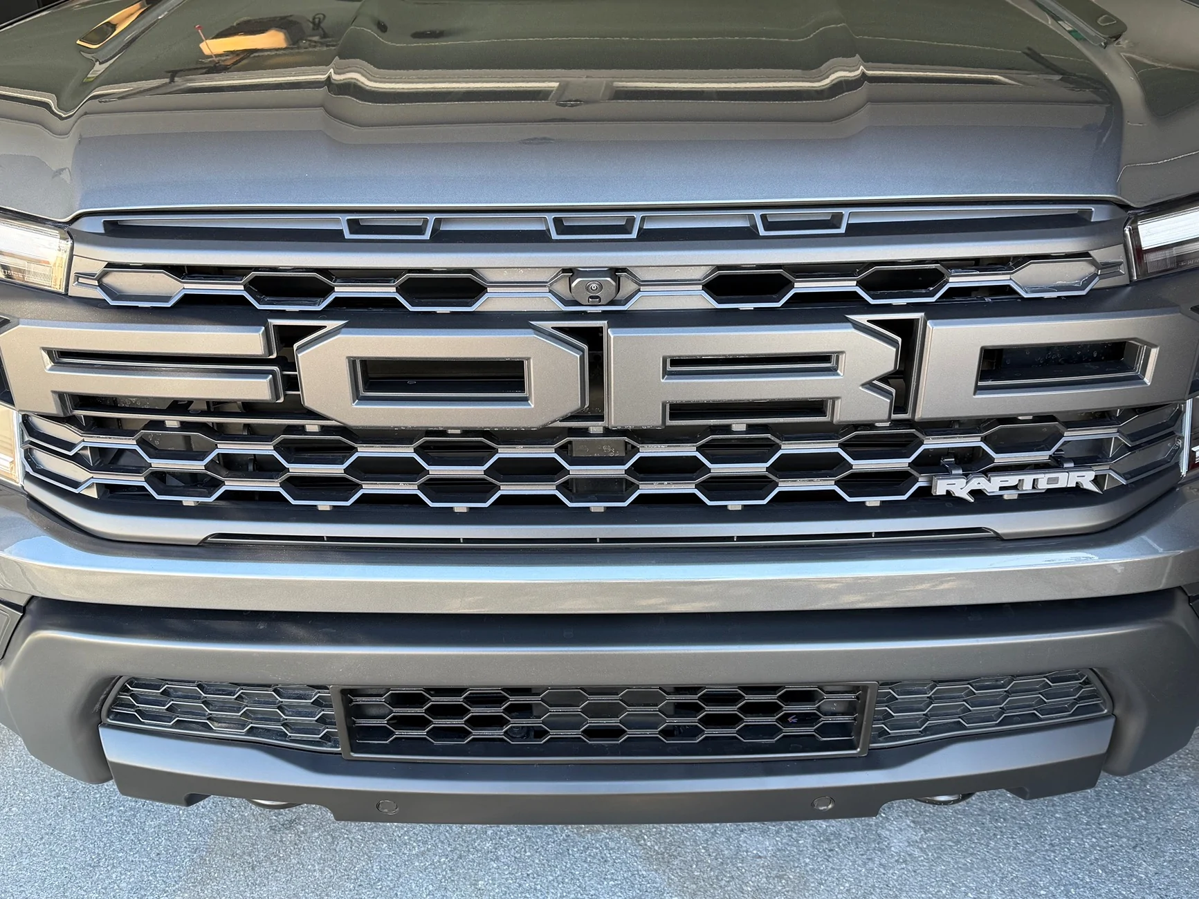 Ford Ranger How to Remove the 2025 silver front bumper cover for repainting. IMG_0532