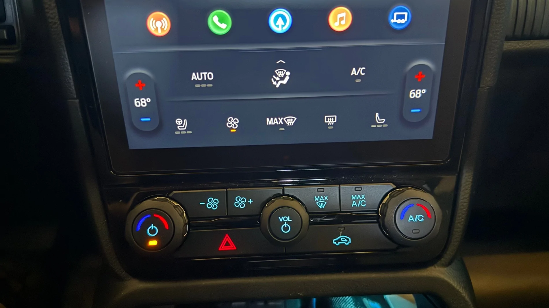 Ford Ranger I've owned my 2025 XLT for 2 weeks and I already hate the 12" vertical screen and lack of knobs IMG_1532