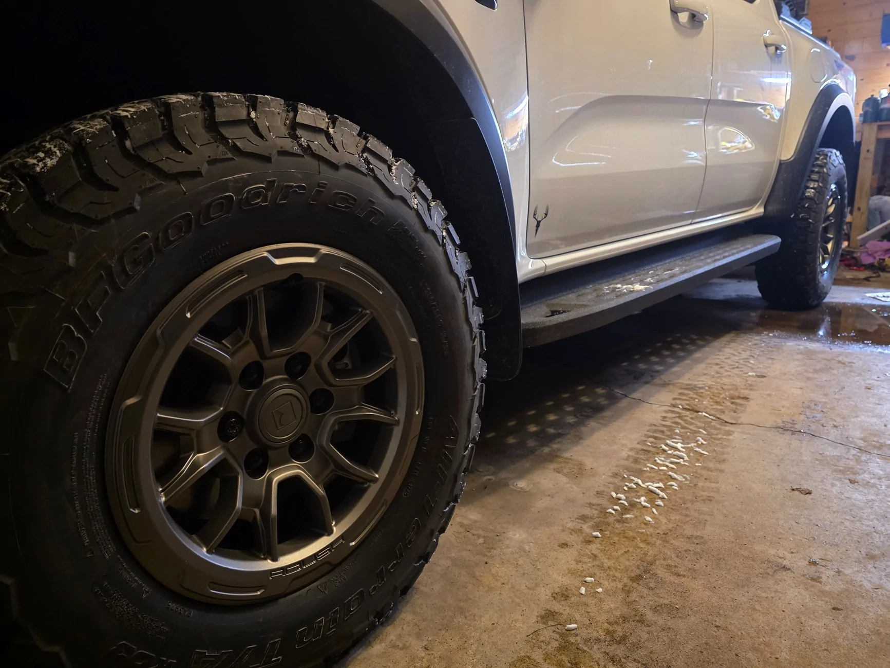 Ford Ranger MY25 RR Oxford White - Paint chips show very easily 20251203_175048