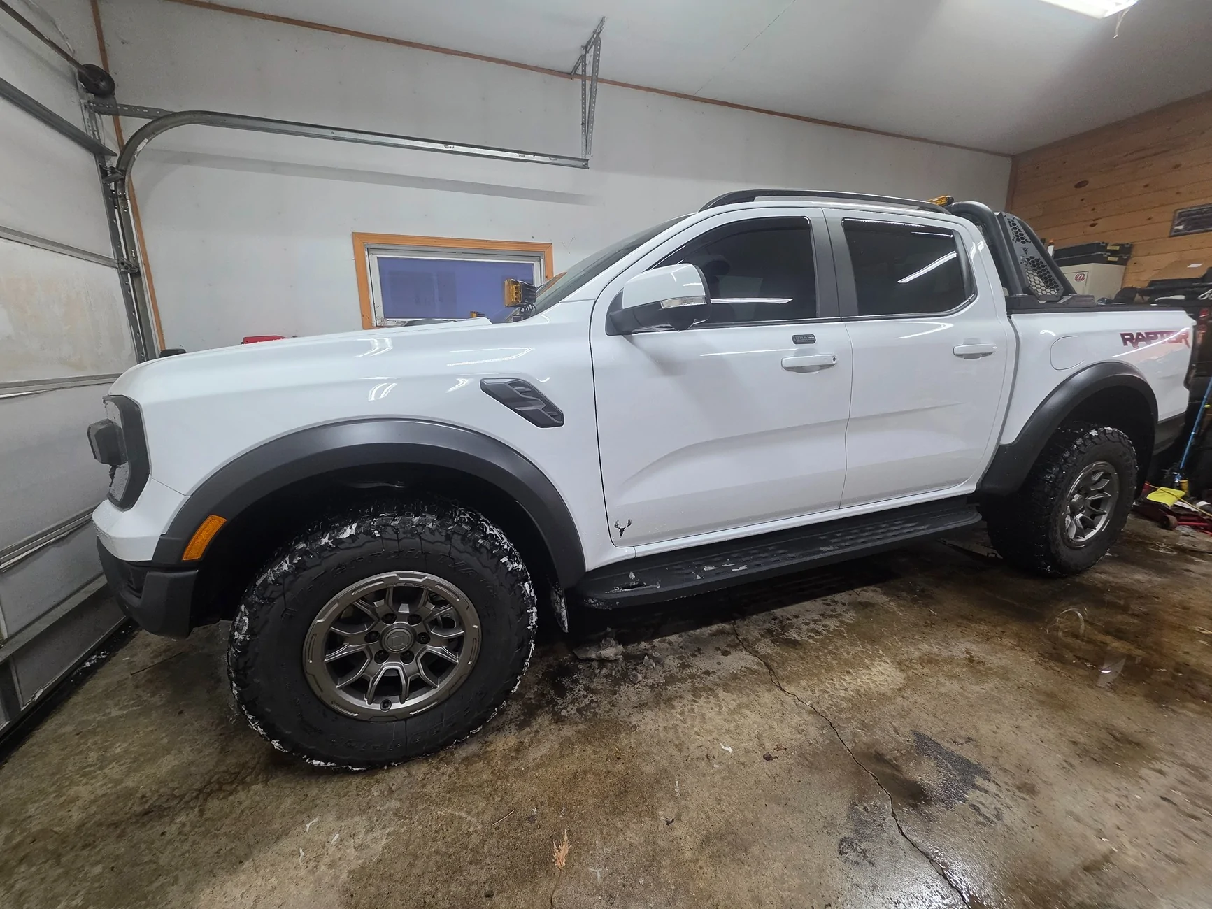 Ford Ranger MY25 RR Oxford White - Paint chips show very easily 20251205_164518