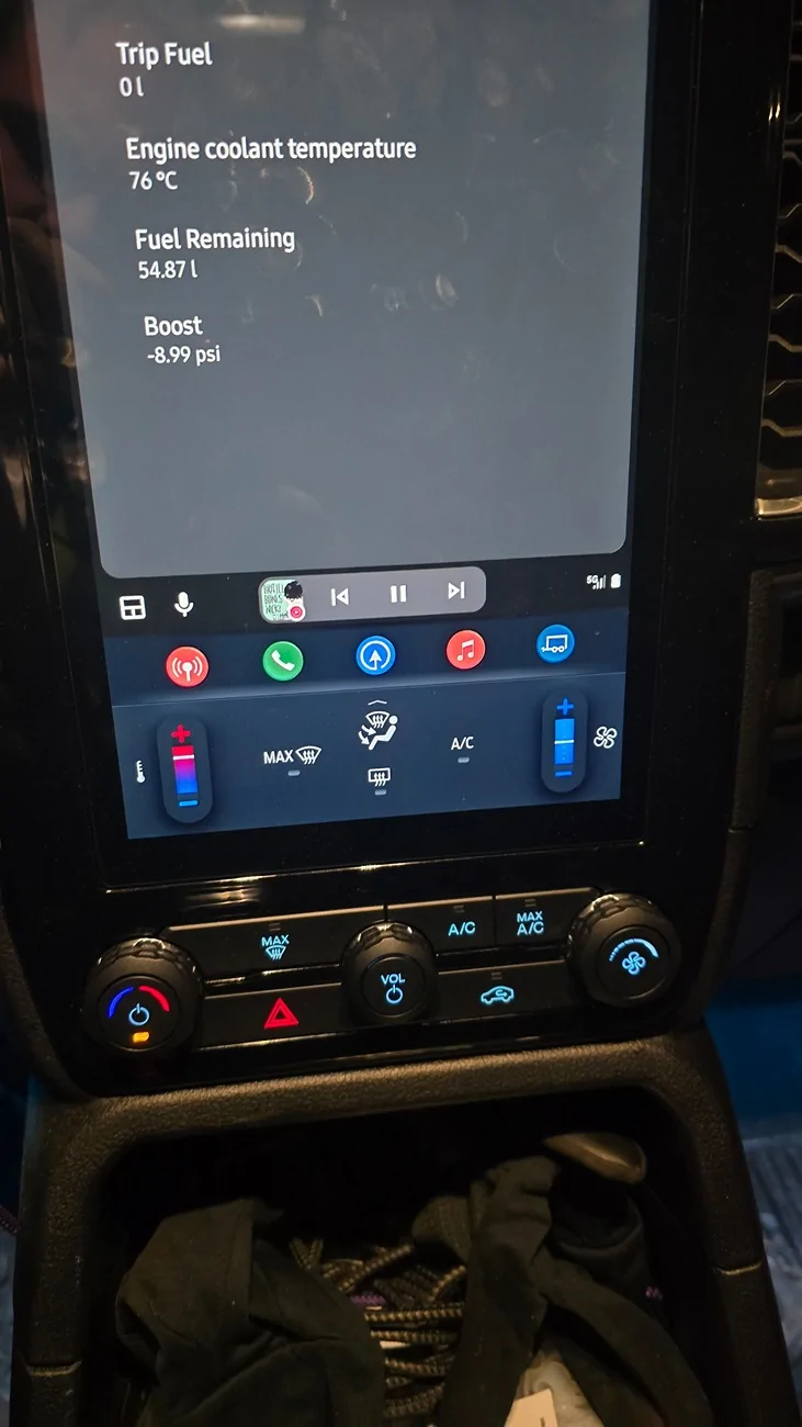 Ford Ranger I've owned my 2025 XLT for 2 weeks and I already hate the 12" vertical screen and lack of knobs 20251220_070014
