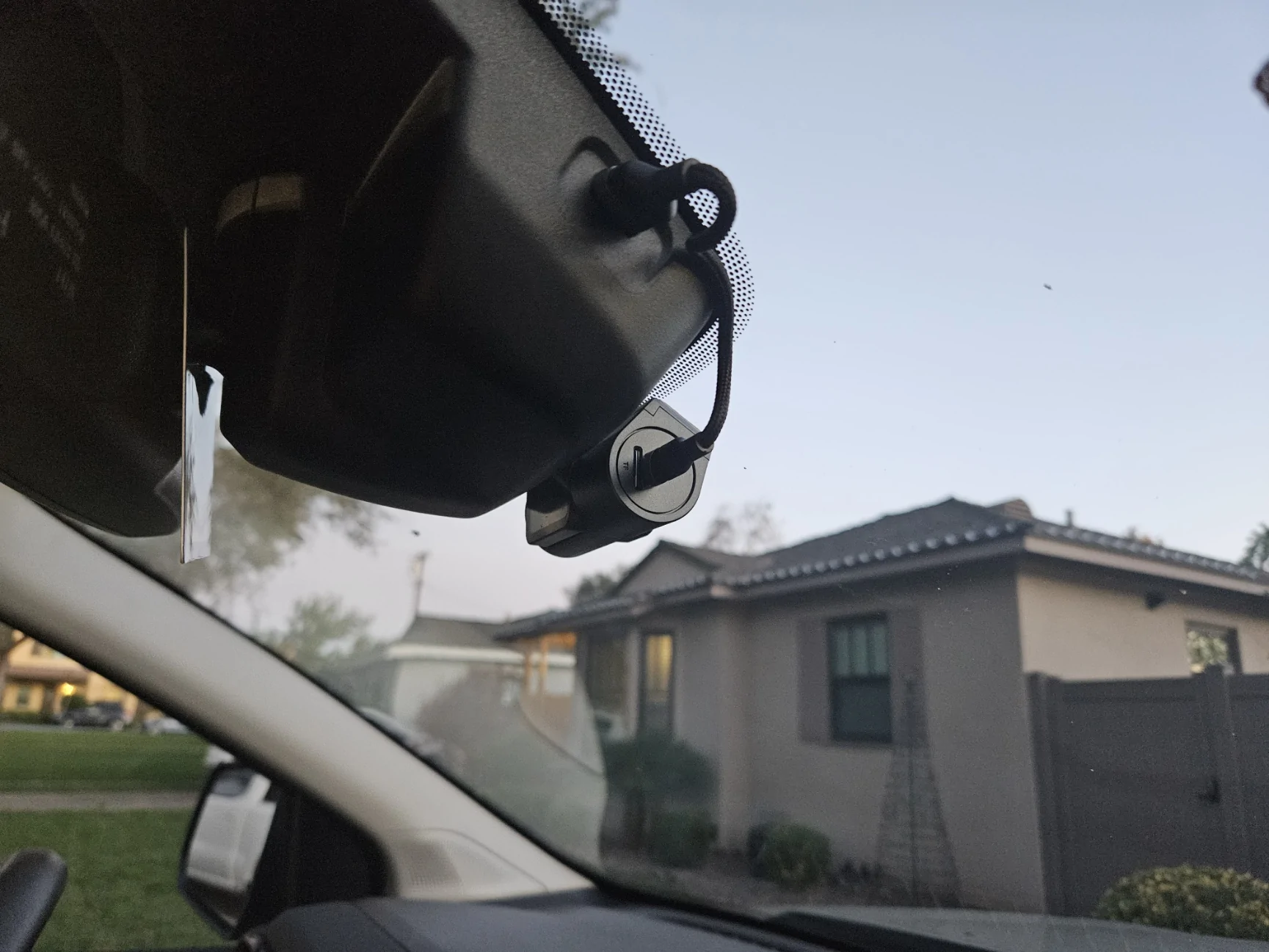 Ford Ranger 2024+ Dongar dashcam adapter install w/ rearview mirror power tap 20251228_170327
