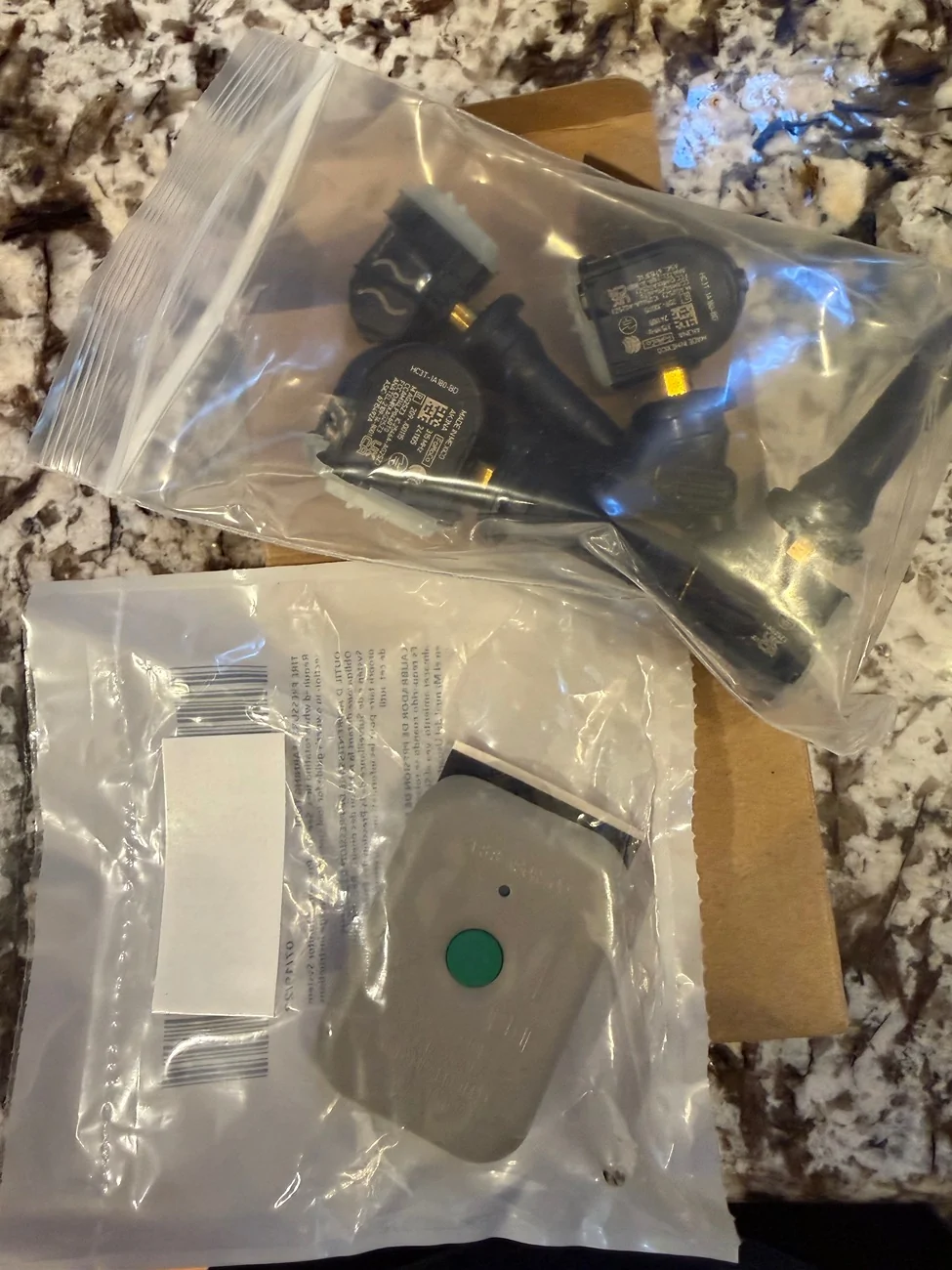 Ford Ranger New set of Ford TPMS sensors (5x) with programming tool IMG_0153