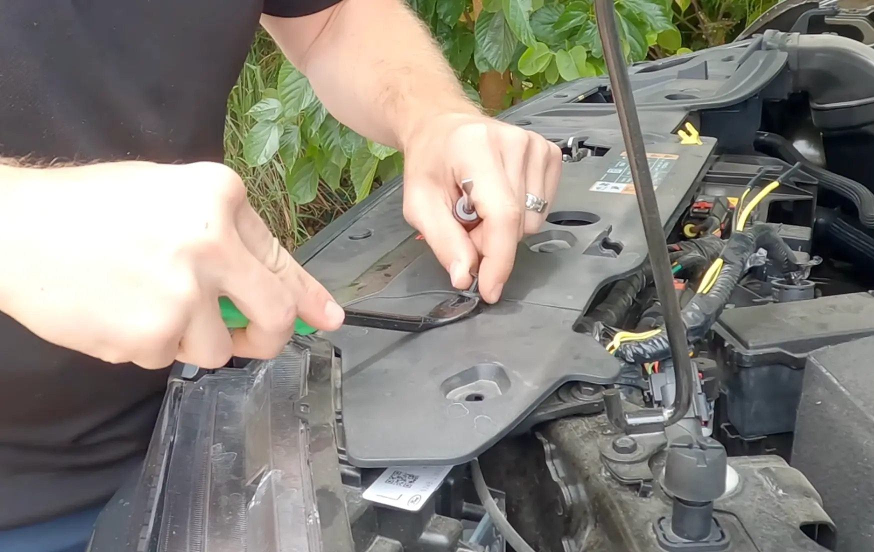 Ford Ranger Trying to find plastic rivets used under the hood Screenshot 2026-01-04 at 20.25.43
