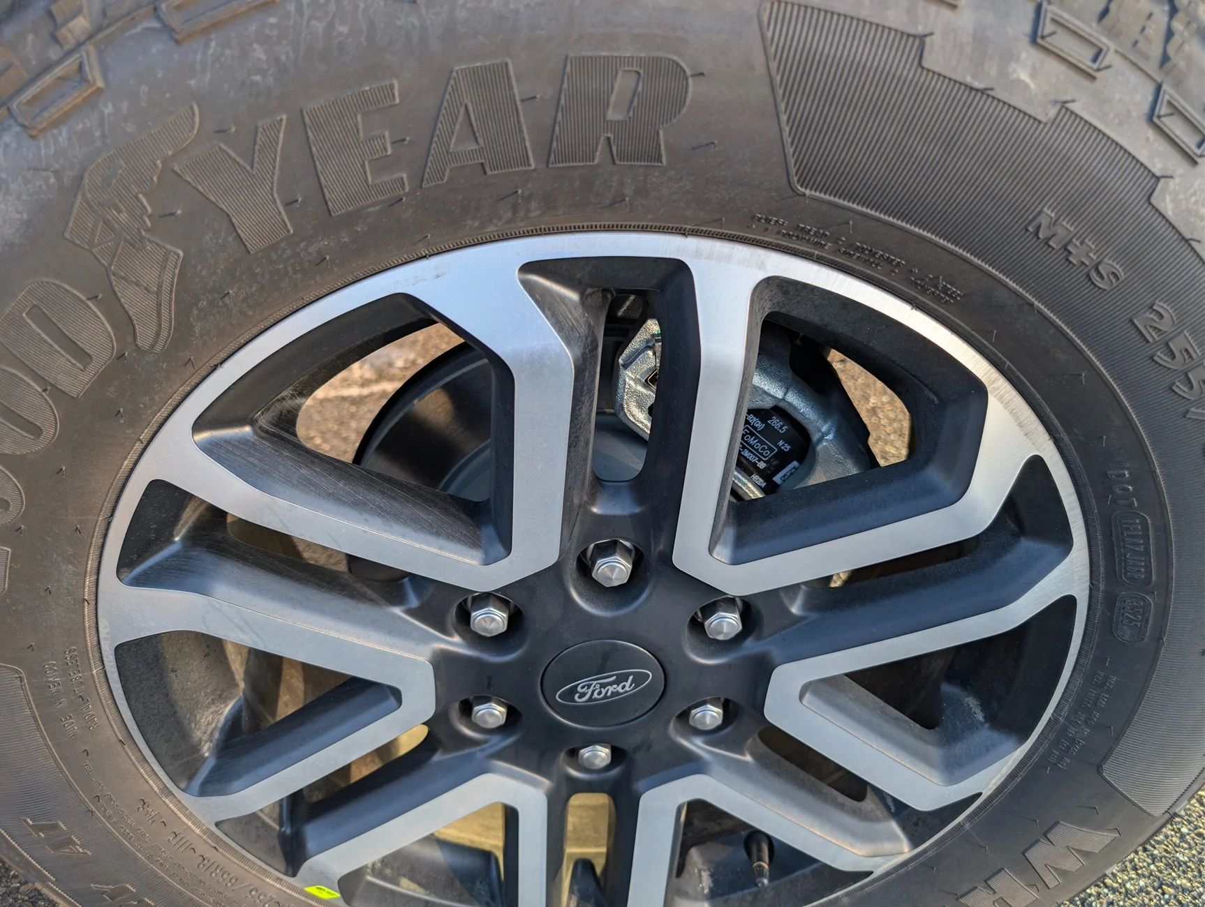 Ford Ranger 2025 Lariat 18" Wheels and Like-New Tires PXL_20251231_164709894