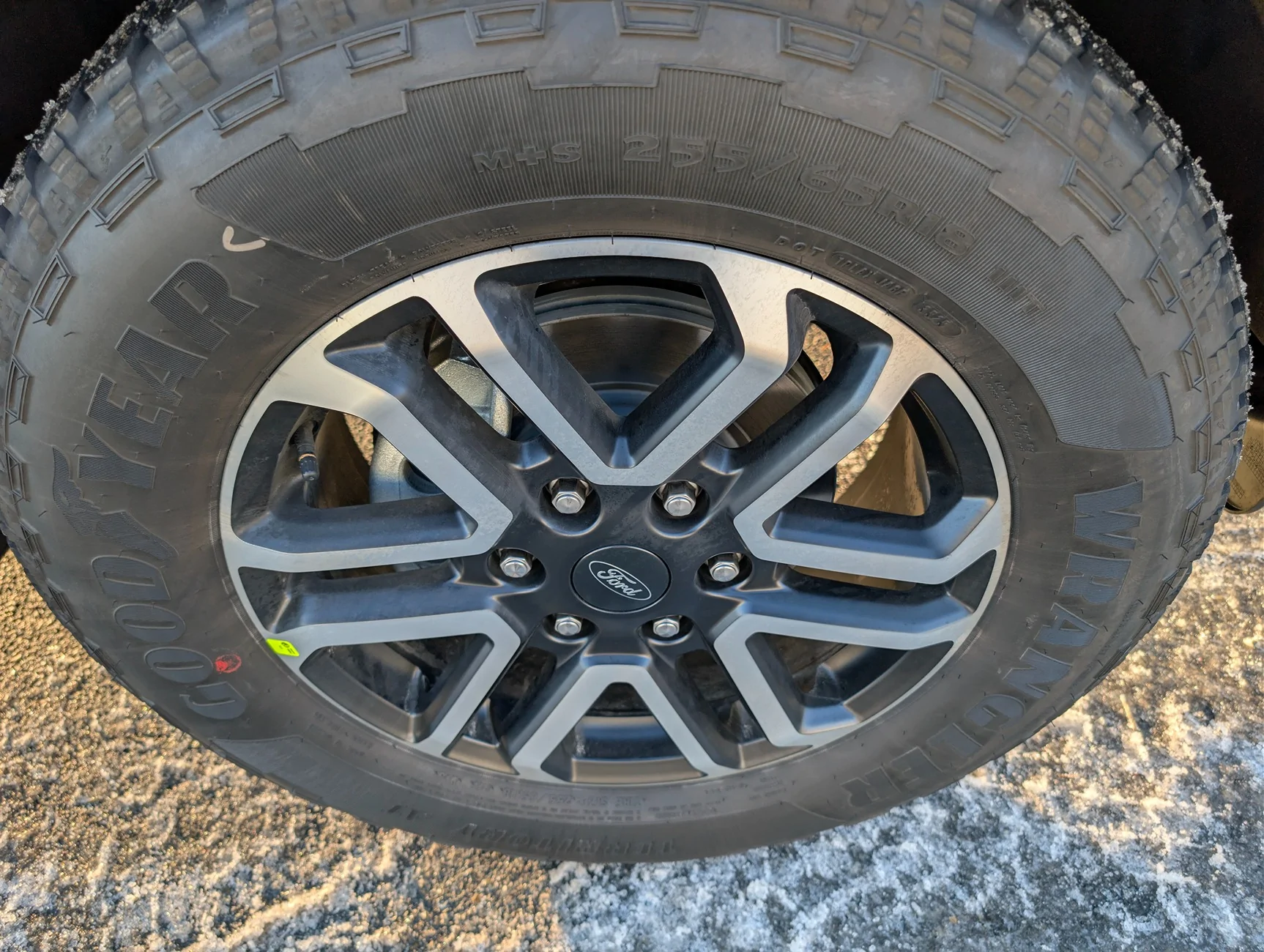 Ford Ranger 2025 Lariat 18" Wheels and Like-New Tires PXL_20251231_164729911