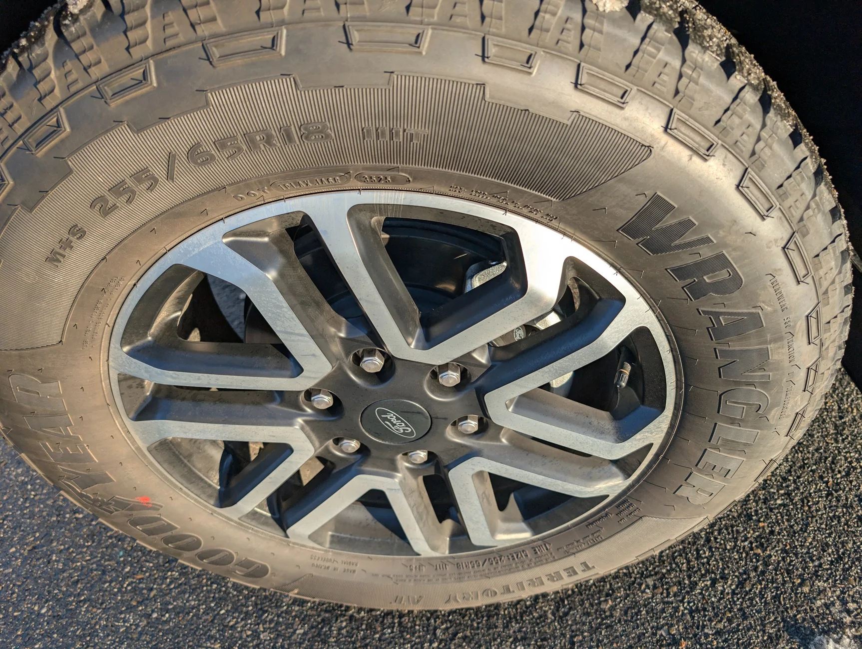 Ford Ranger 2025 Lariat 18" Wheels and Like-New Tires PXL_20251231_164719185