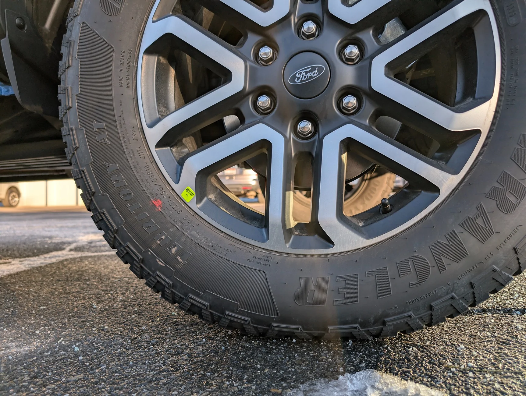 Ford Ranger 2025 Lariat 18" Wheels and Like-New Tires PXL_20251231_164713676