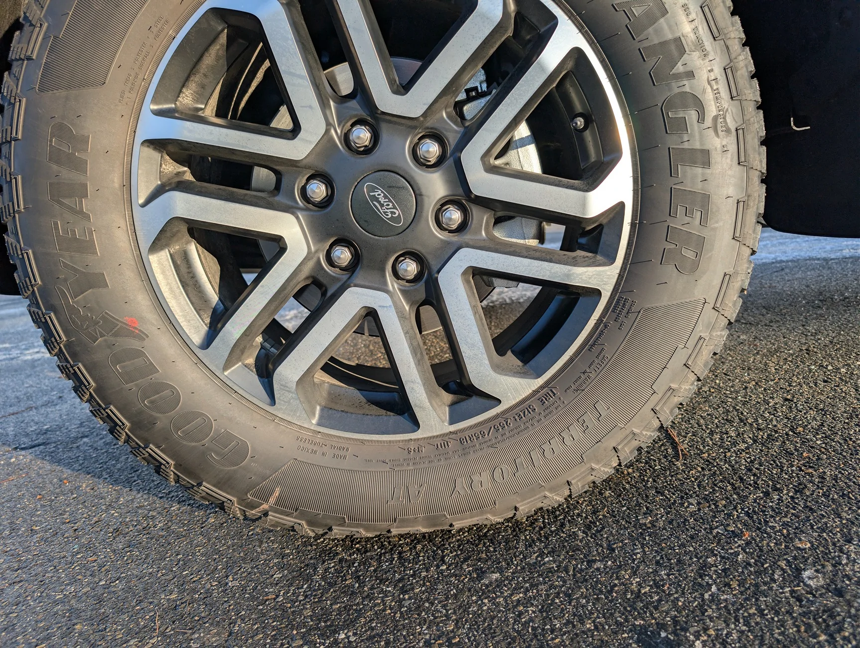 Ford Ranger 2025 Lariat 18" Wheels and Like-New Tires PXL_20251231_164721758