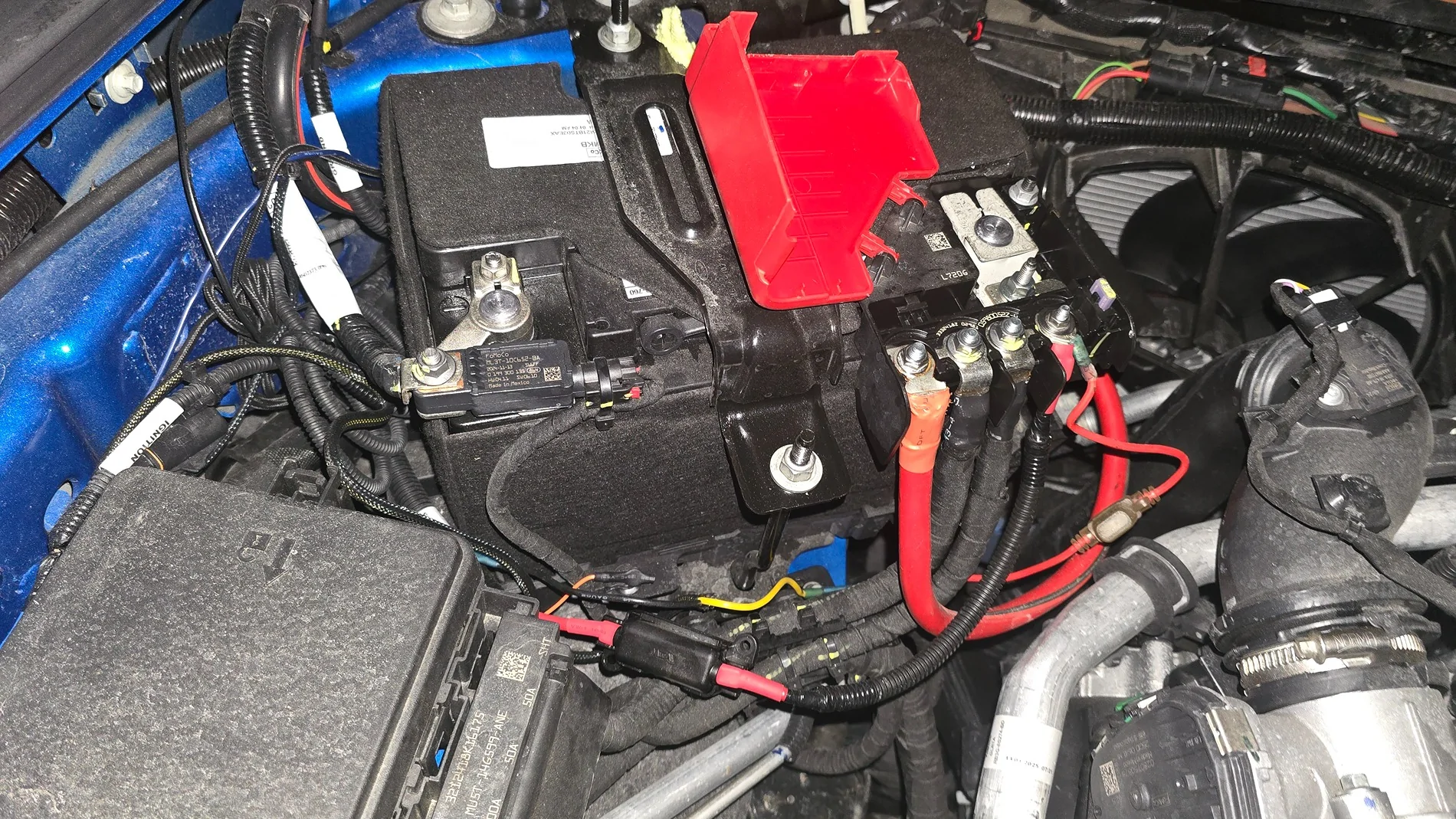 Ford Ranger Tapping into aux battery terminals 20251207_192219