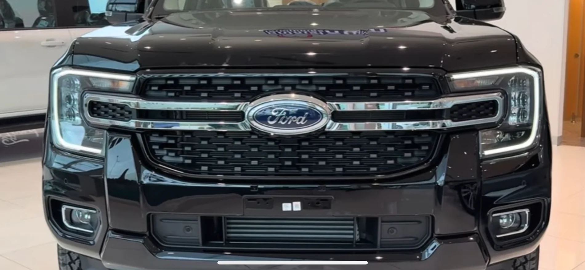 Ford Ranger 2026 Lariat Front Grille change - any factory pics yet? IMG_2577