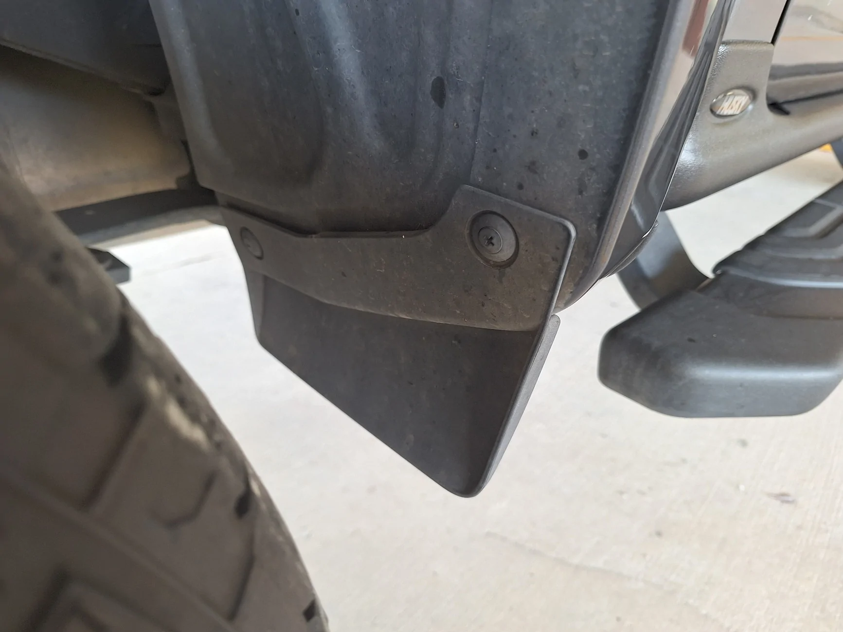 Rock guard in front of rear wheels, what are my options? RIP my paint ...