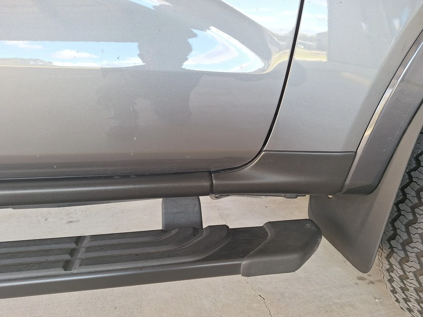 Rock guard in front of rear wheels, what are my options? RIP my paint ...