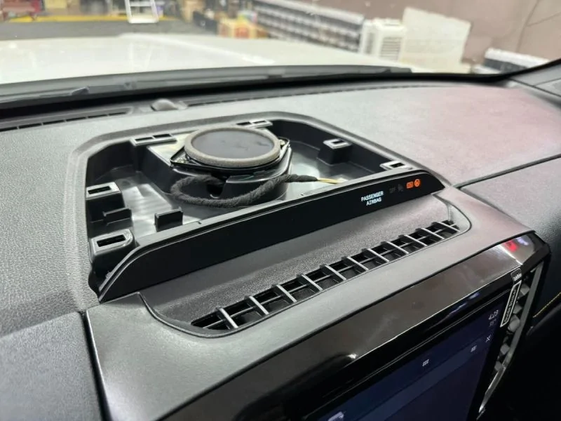 RR center speaker.webp
