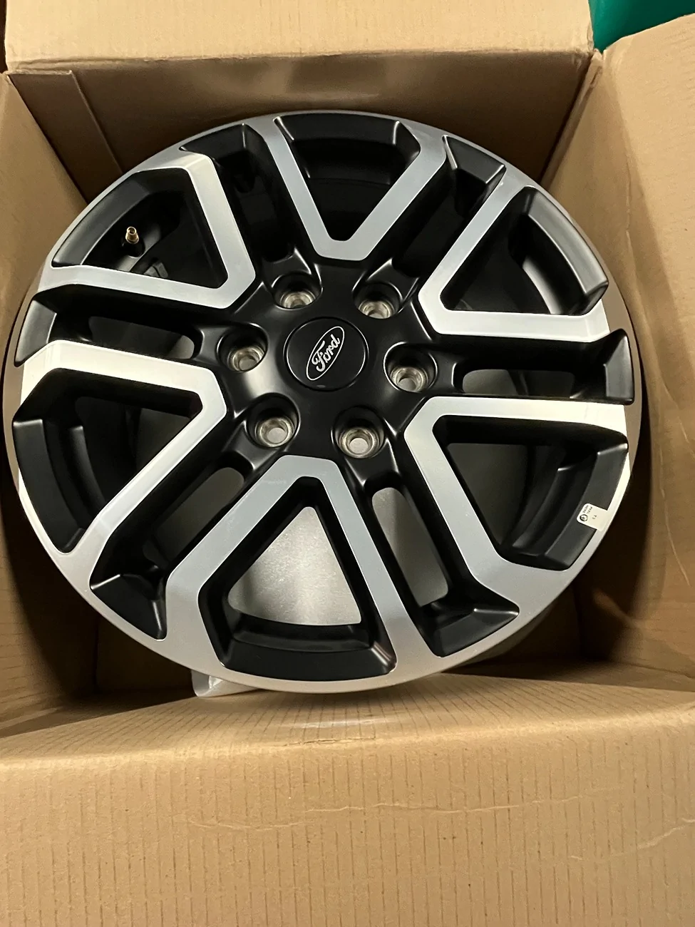 Ford Ranger 2025 Lariat Wheels for sale (OEM take-offs): MINT wheel 2