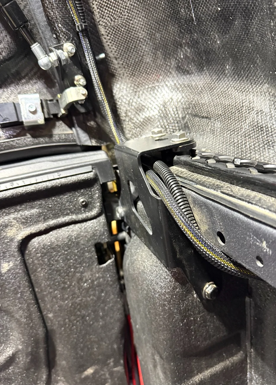Ford Ranger Bolt down topper? Rear Bracket