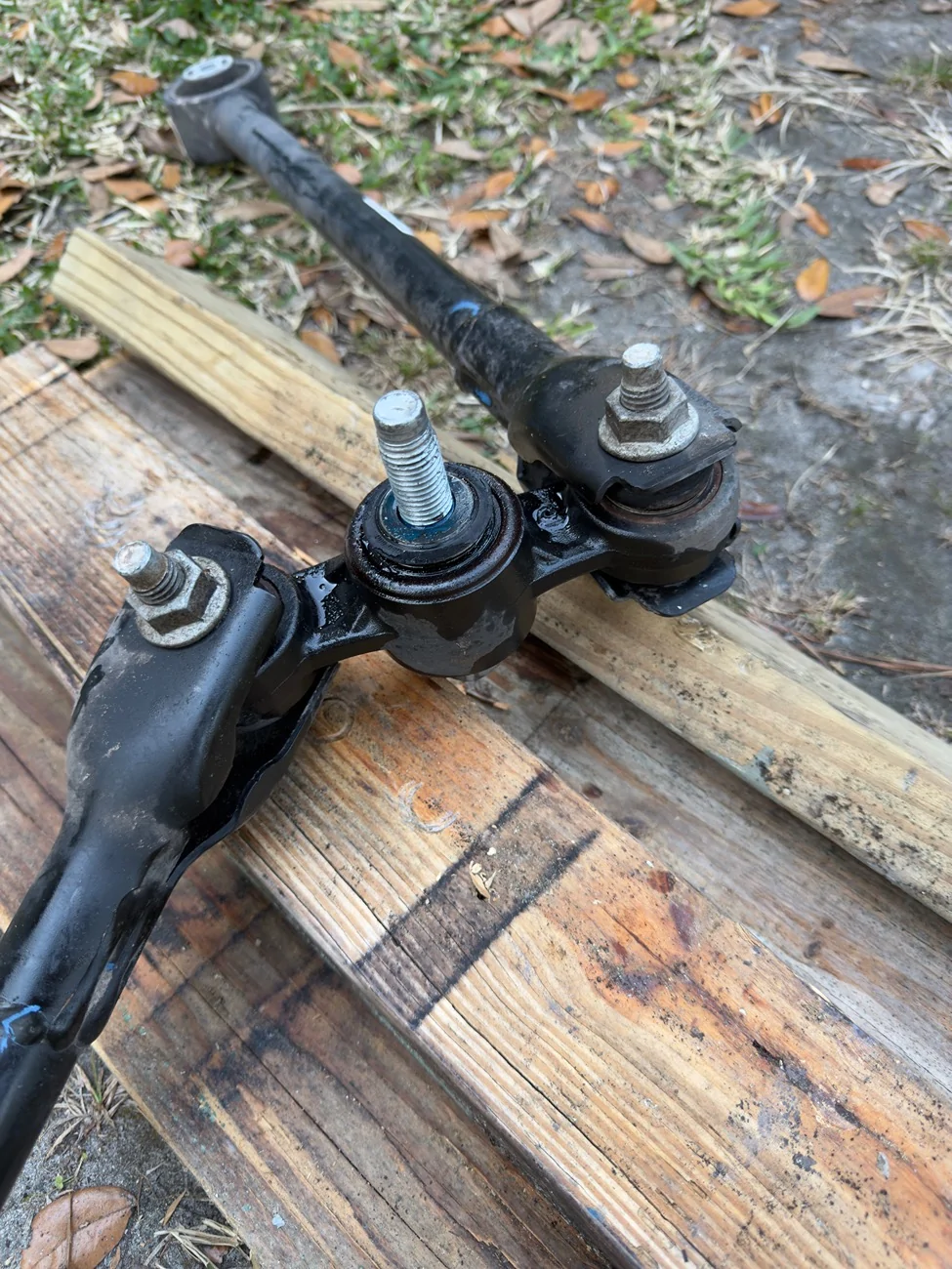 Ford Ranger Removing watts link pivot bolt IMG_7536