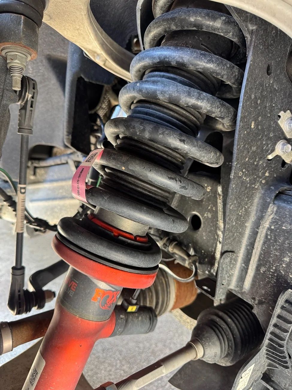 Ford Ranger Front Fox Shocks' springs are off-centered KakaoTalk_20260309_120416463_01