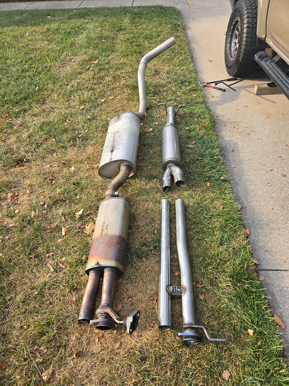 Ford Ranger 2025 Marsh Gray XLT 2.7L build 2325